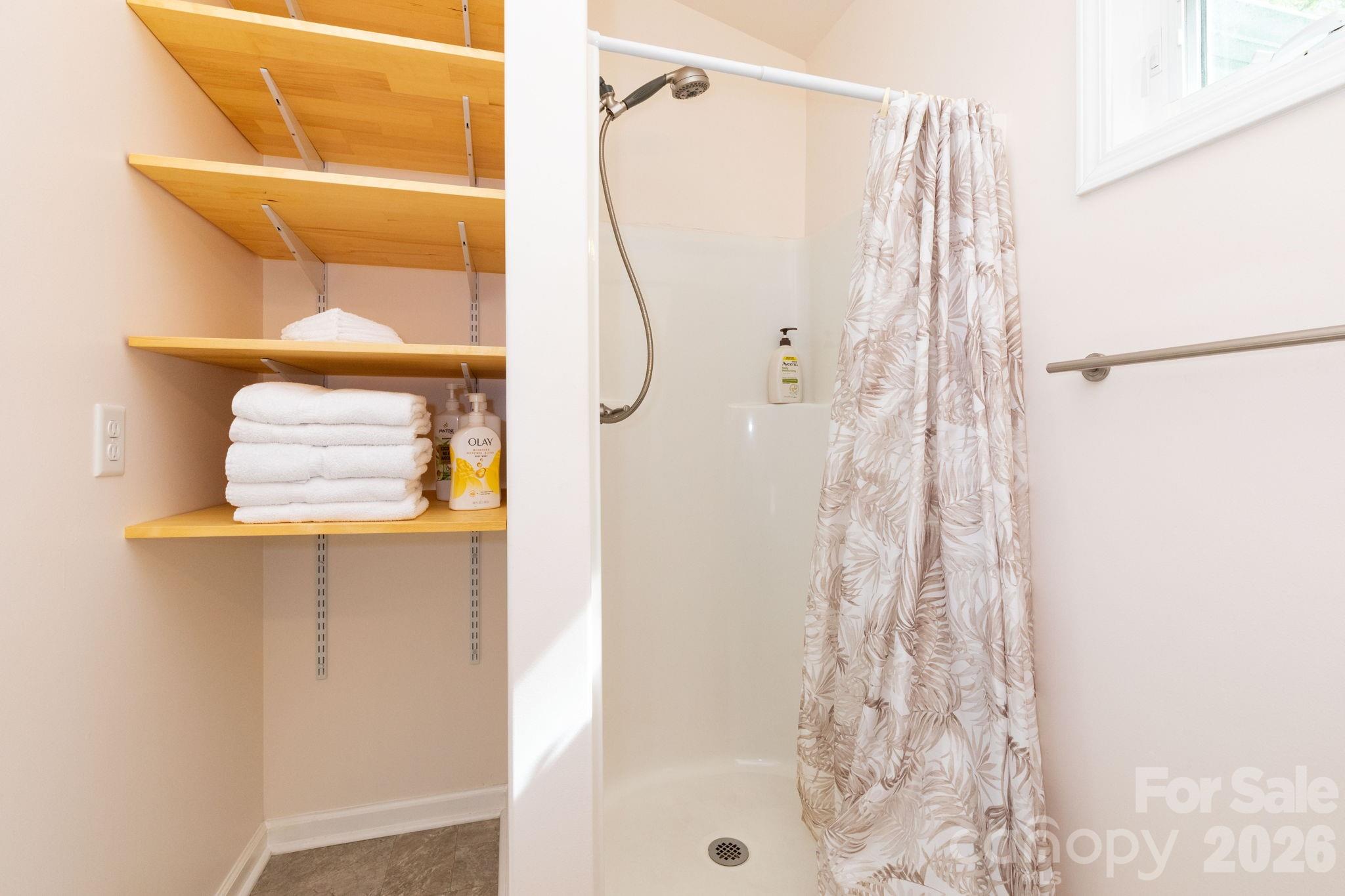 Upper Level Bathroom - 12 Lila Lane, Clyde