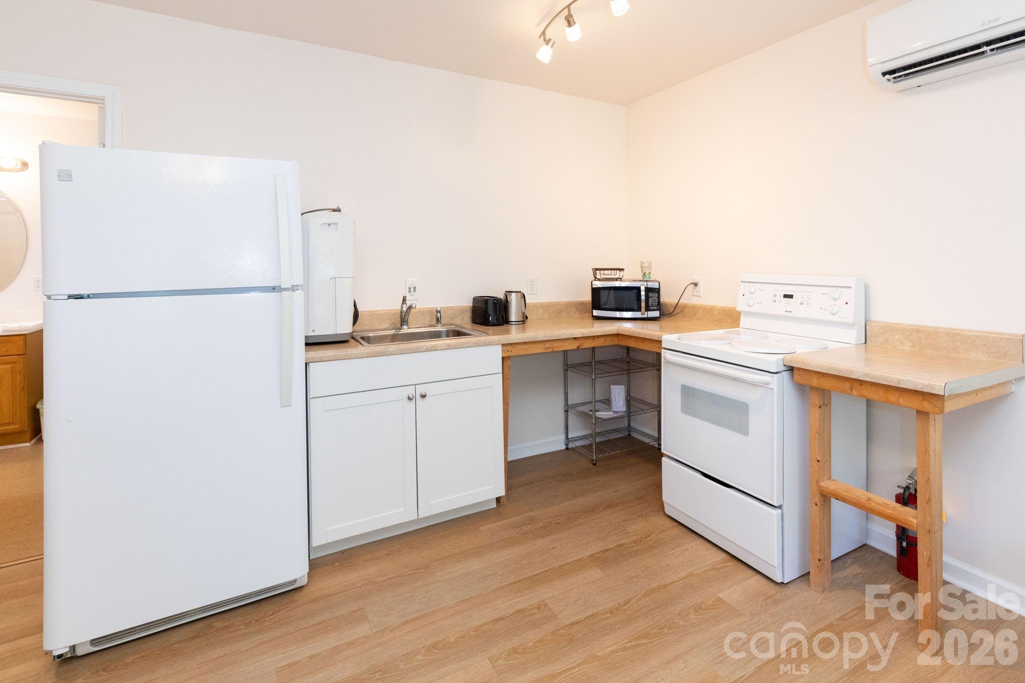 Bottom Level Kitchen - 12 Lila Lane, Clyde