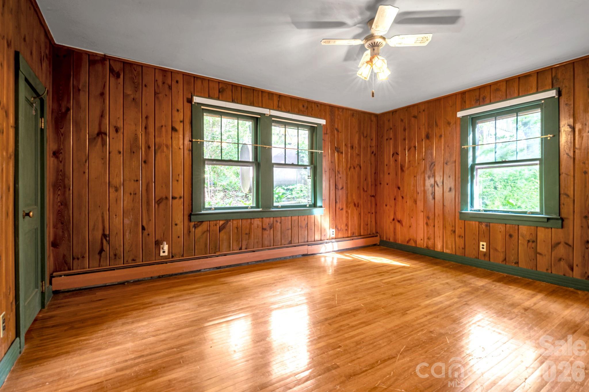back bedroom - 257 Pine Street, Black Mountain