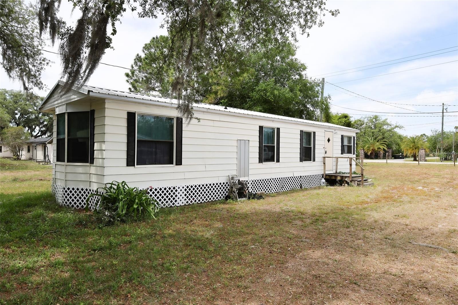 Manufactured Home at 220 KING RD, WINTER HAVEN, photo 2 of 18