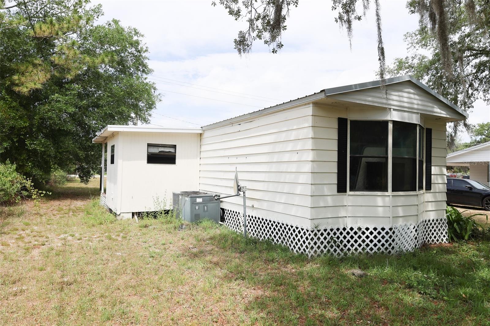 Manufactured Home at 220 KING RD, WINTER HAVEN, photo 4 of 18