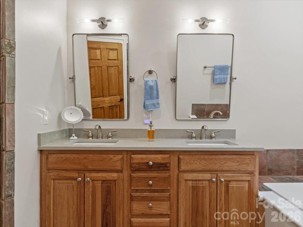 NEW FIXTURES - 45 Creekside Way, Burnsville
