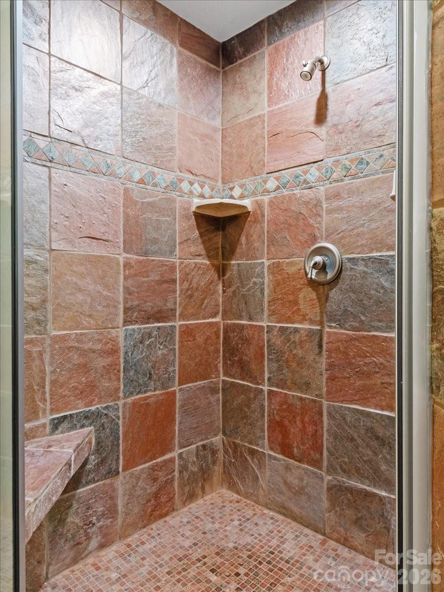 SPACIOUS SHOWER - 45 Creekside Way, Burnsville