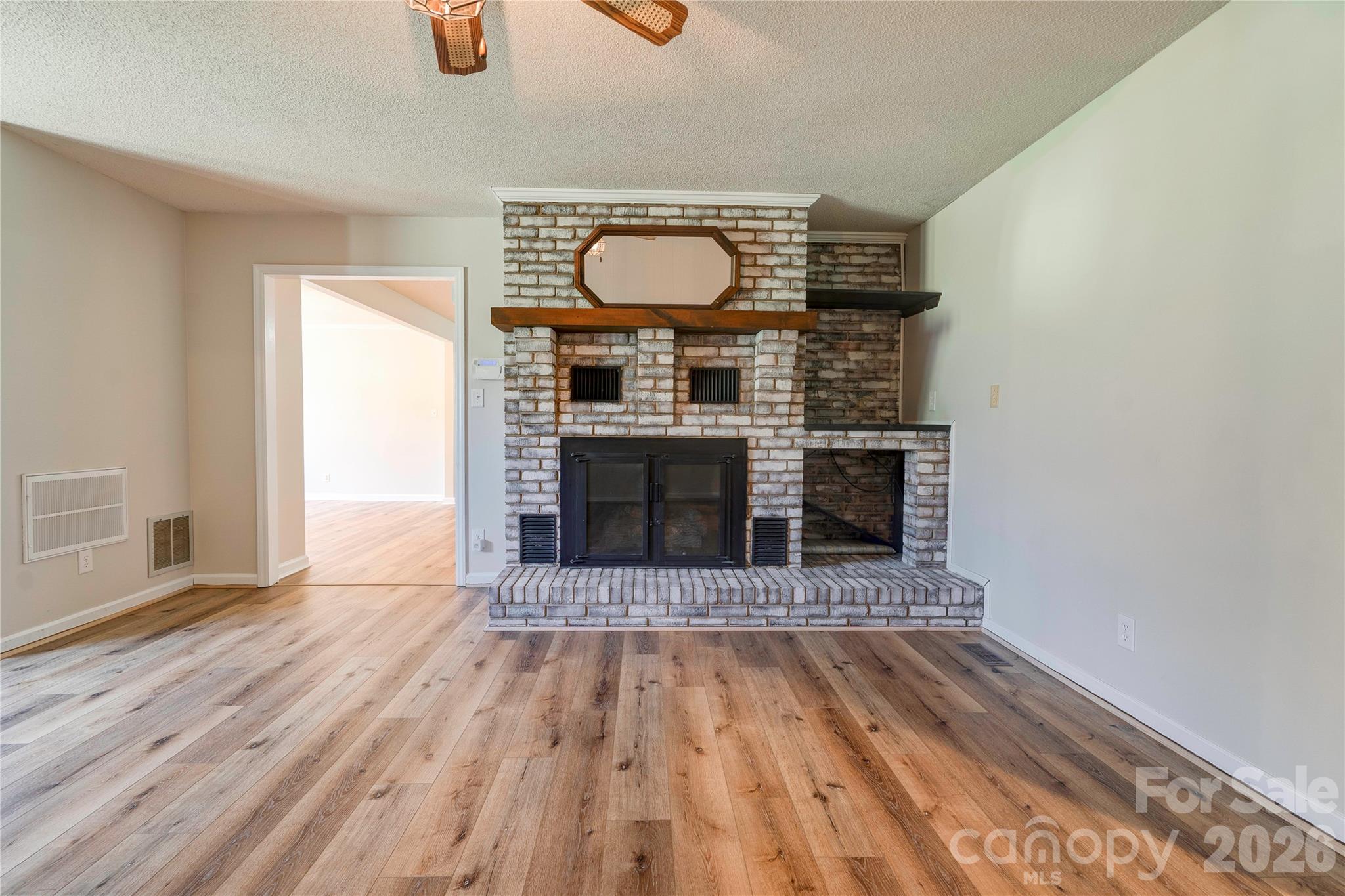 Family Room - 106 Dons Court, Shelby