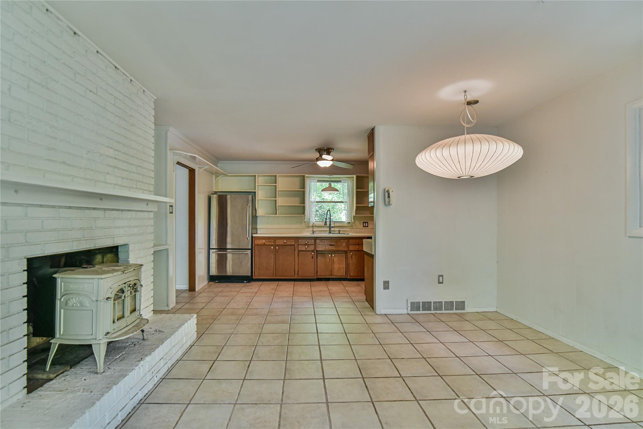 Open and airy dining area - 1 Hillcrest Lane, Black Mountain