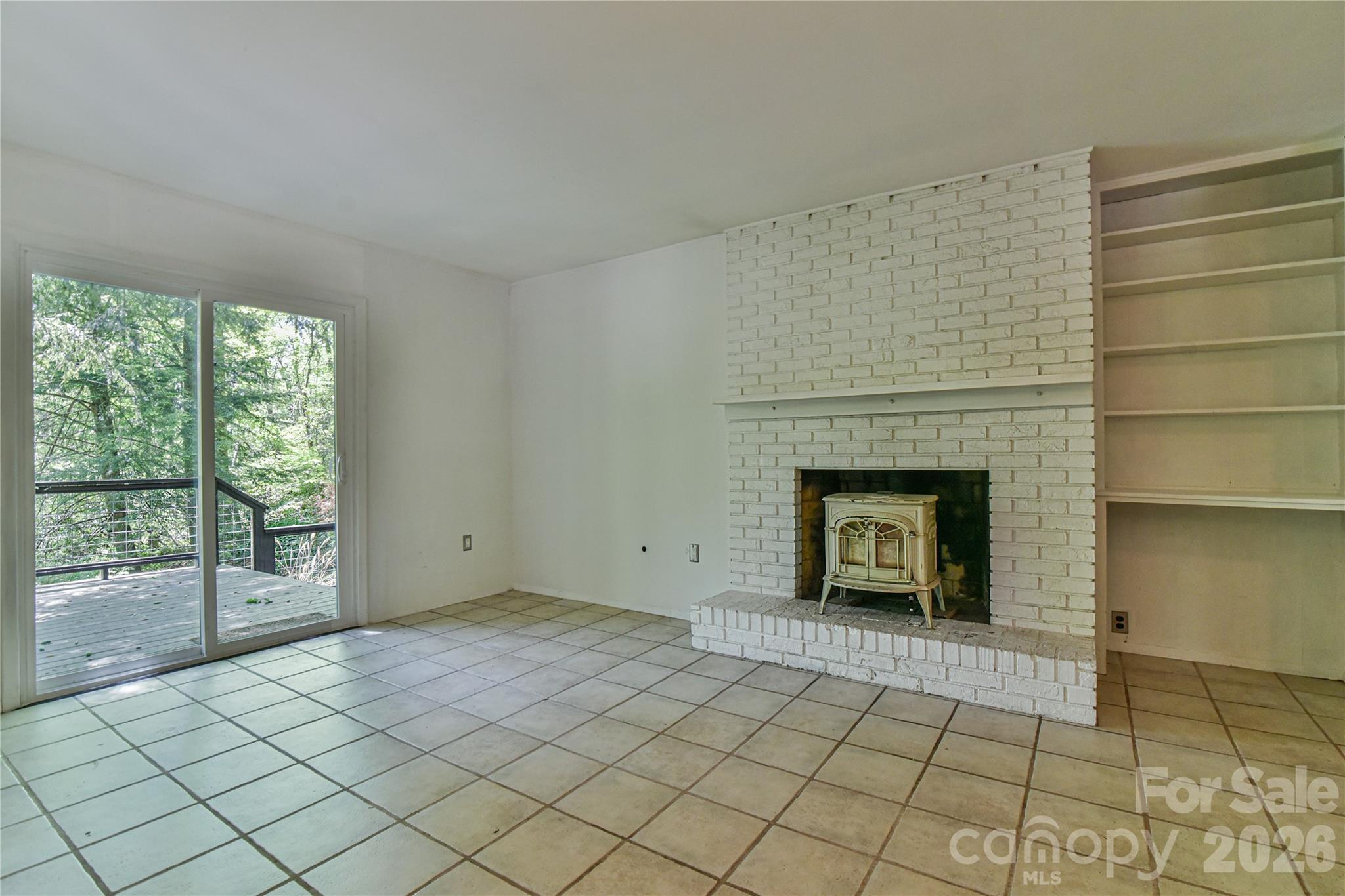 Dining area opens to upper deck - 1 Hillcrest Lane, Black Mountain