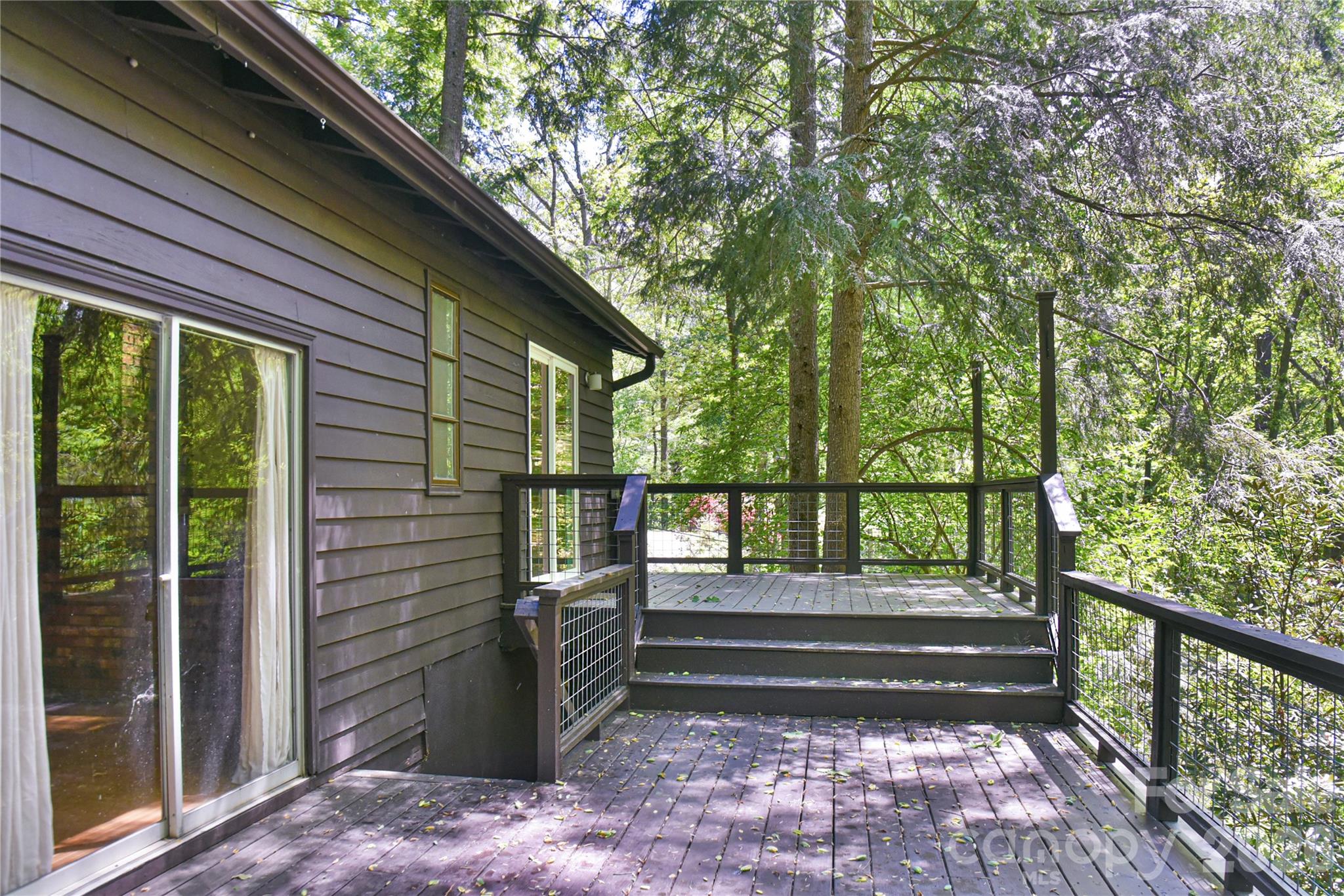 Living room and dining area open to the multi-level decks - 1 Hillcrest Lane, Black Mountain