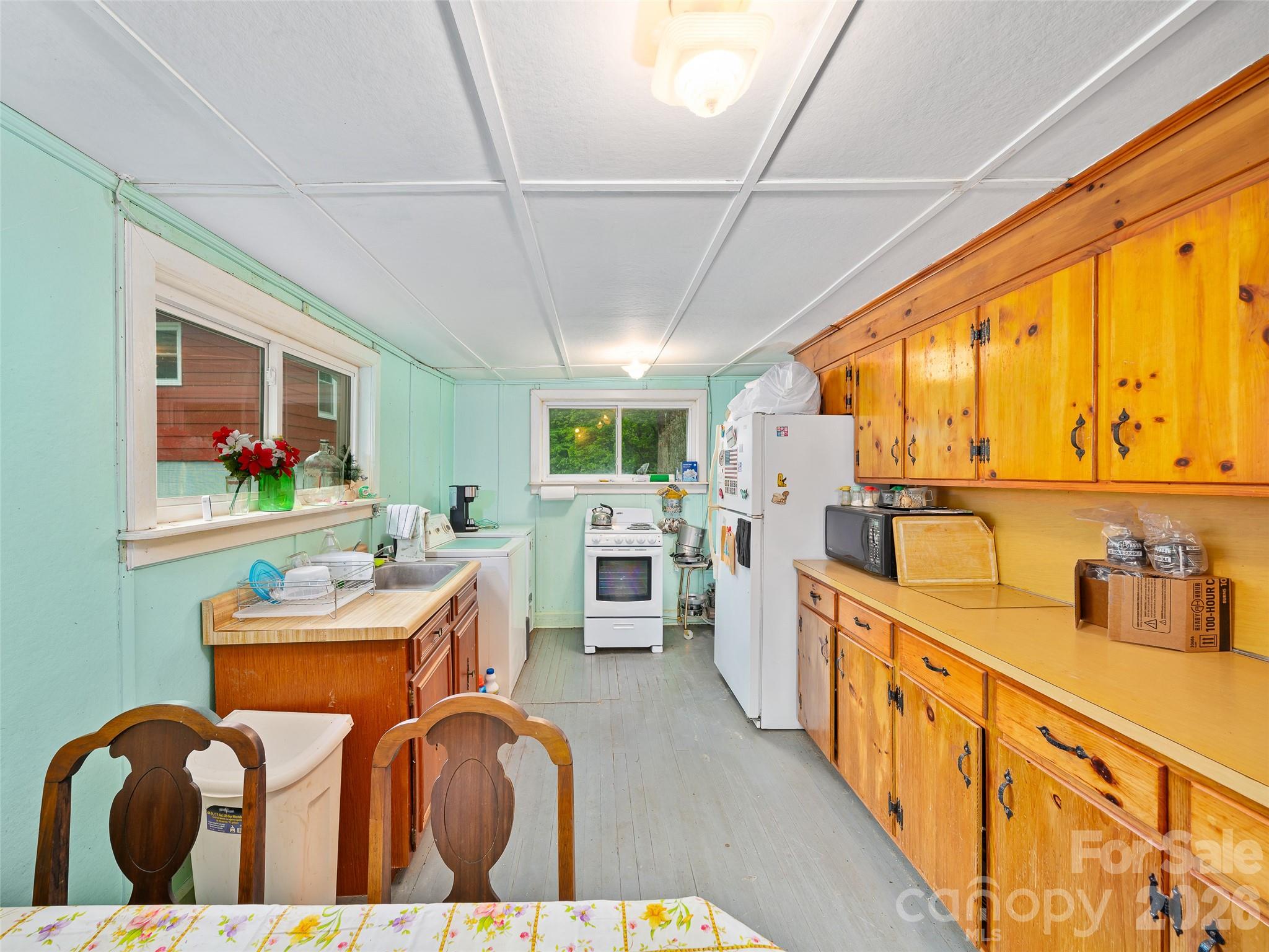 FARM HOUSE KITCHEN - 2380 Old Fort Road, Black Mountain