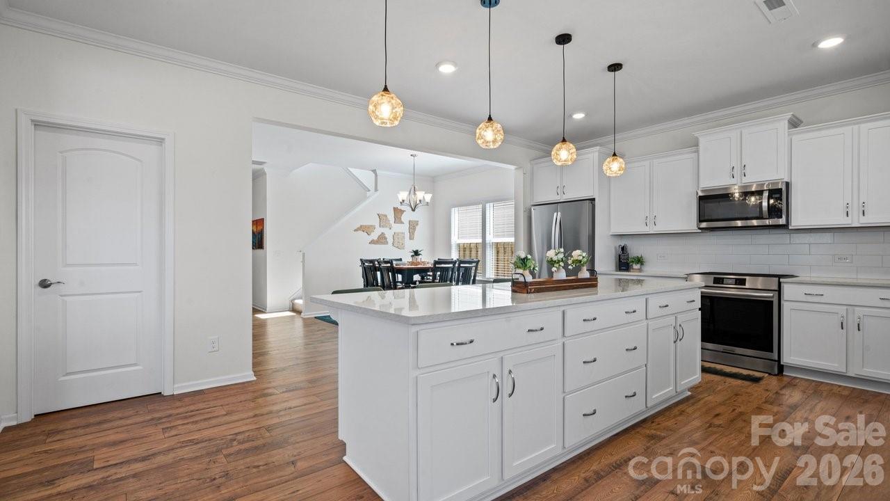 Single Family Residence at 118 Jetty Lane, Statesville, photo 9 of 36