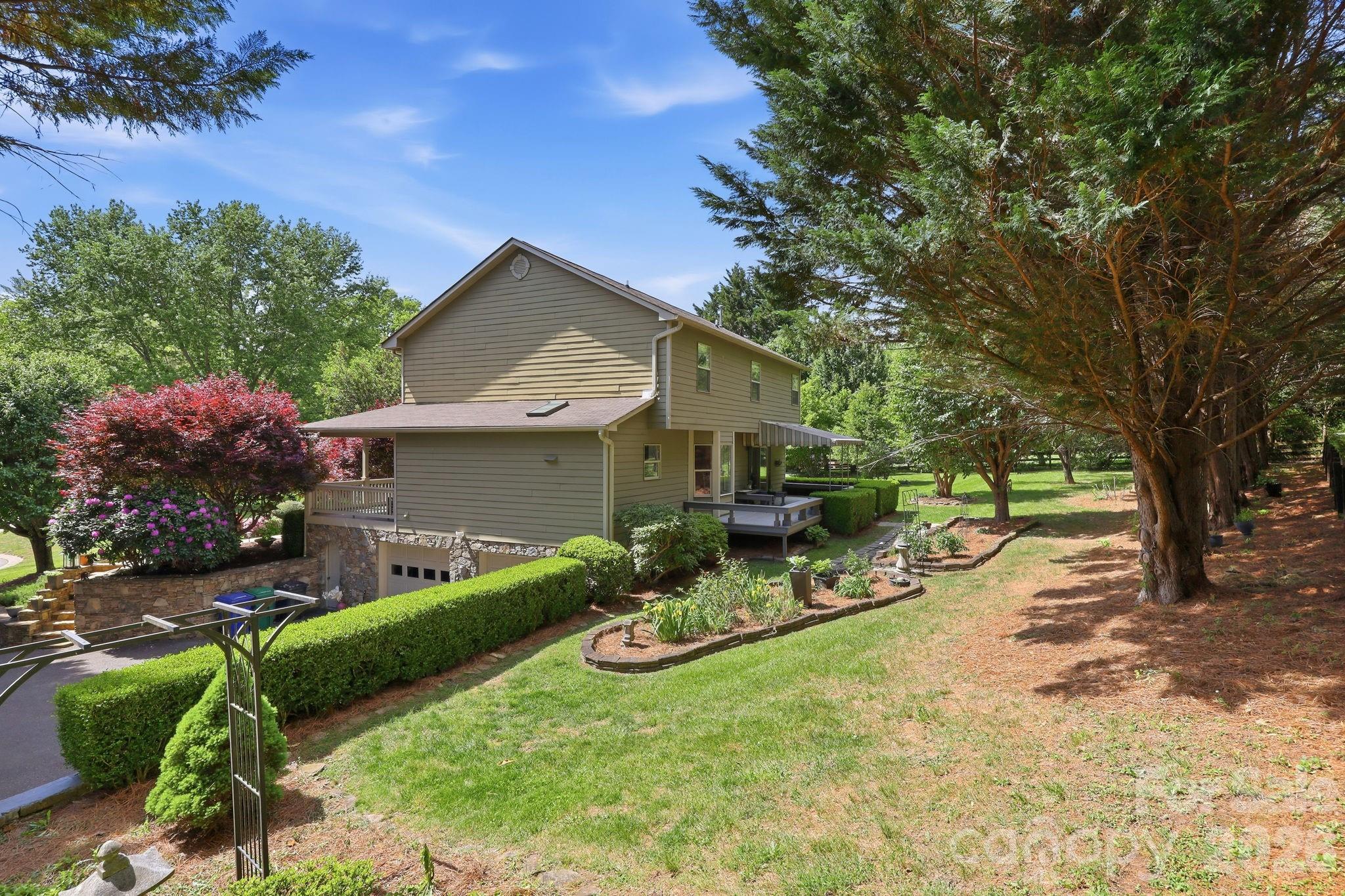 Single Family Residence at 306 Woodview Court, Fletcher, photo 4 of 42
