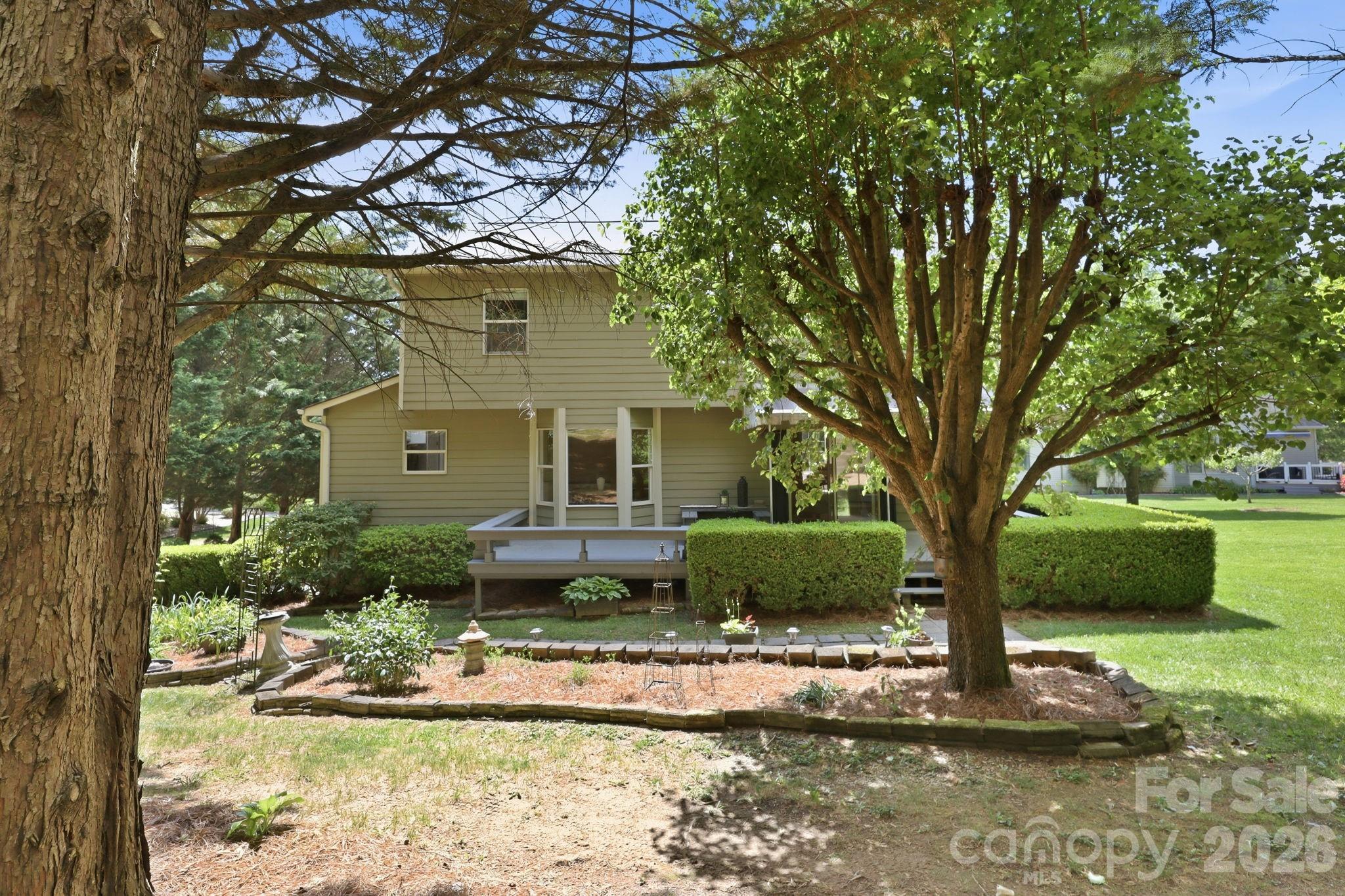 Single Family Residence at 306 Woodview Court, Fletcher, photo 5 of 42