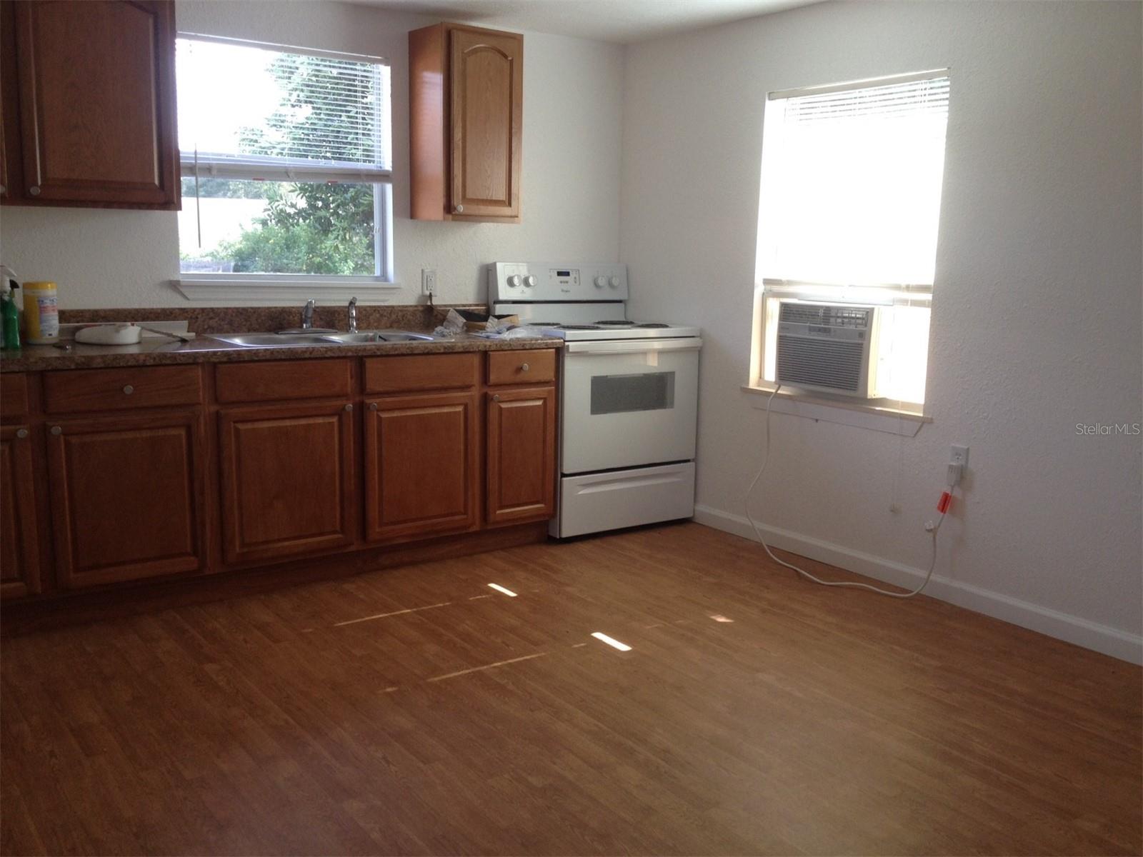 upstairs apartment kitchen - 100 ALACHUA DR, WINTER HAVEN