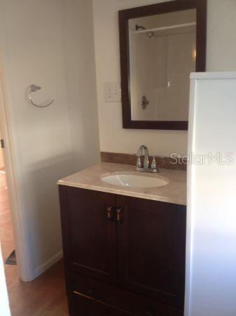 apartment upstairs bathroom - 100 ALACHUA DR, WINTER HAVEN