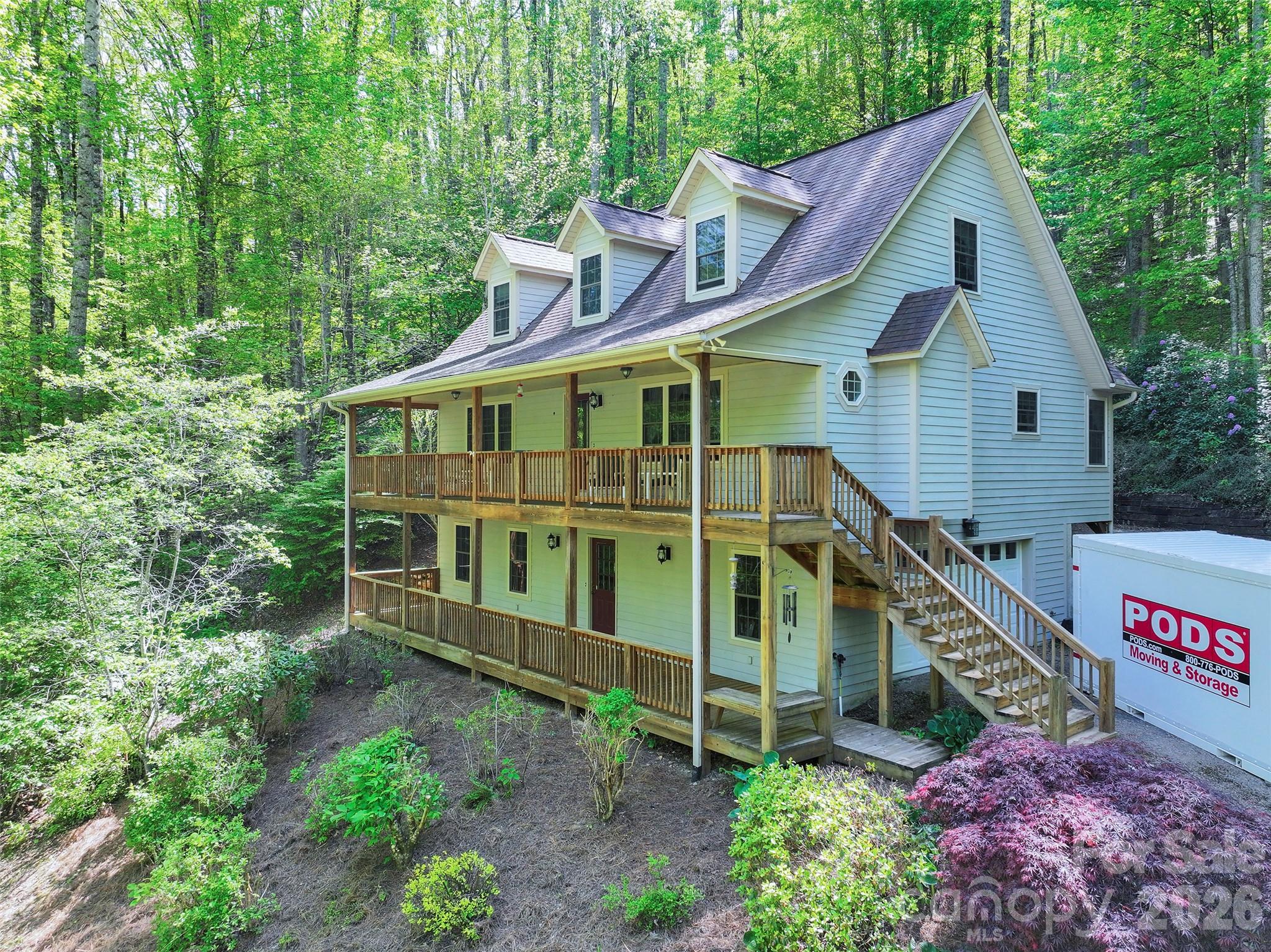 Single Family Residence at 93 Streamside Drive, Waynesville, photo 2 of 29