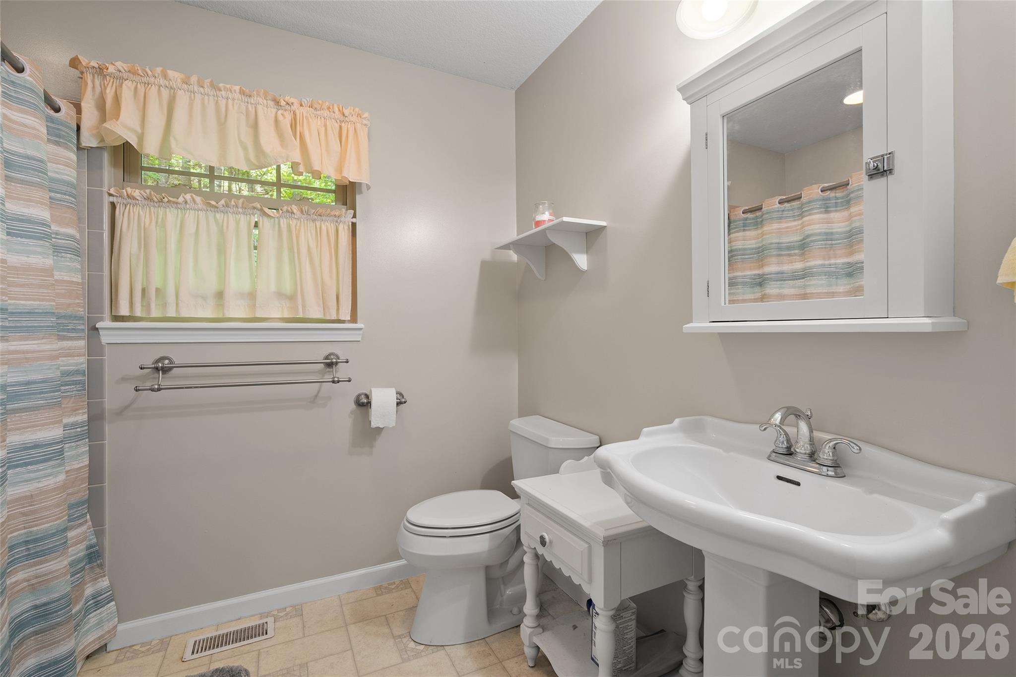 Single Family Residence at 93 Streamside Drive, Waynesville, photo 21 of 29