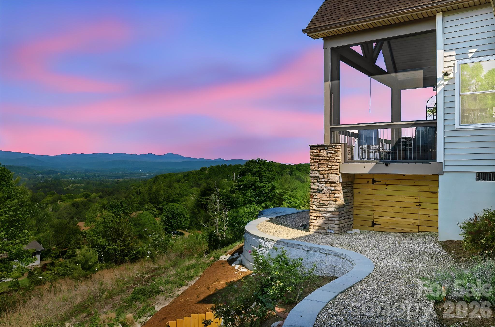 Single Family Residence at 467 Crystal Heights Drive, Hendersonville, photo 4 of 47