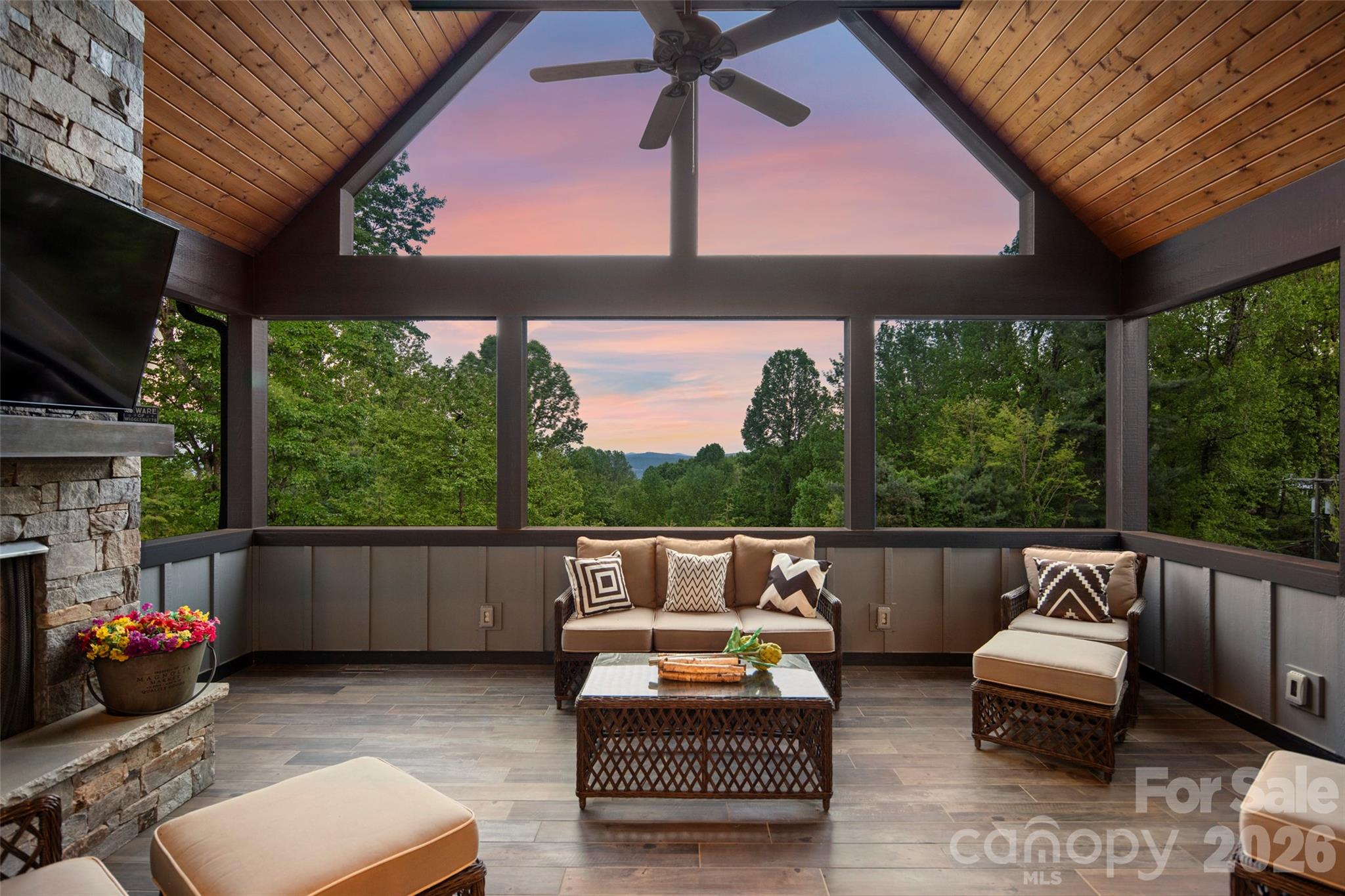 Unwind with views and a fireplace! - 231 Tower Circle, Hendersonville