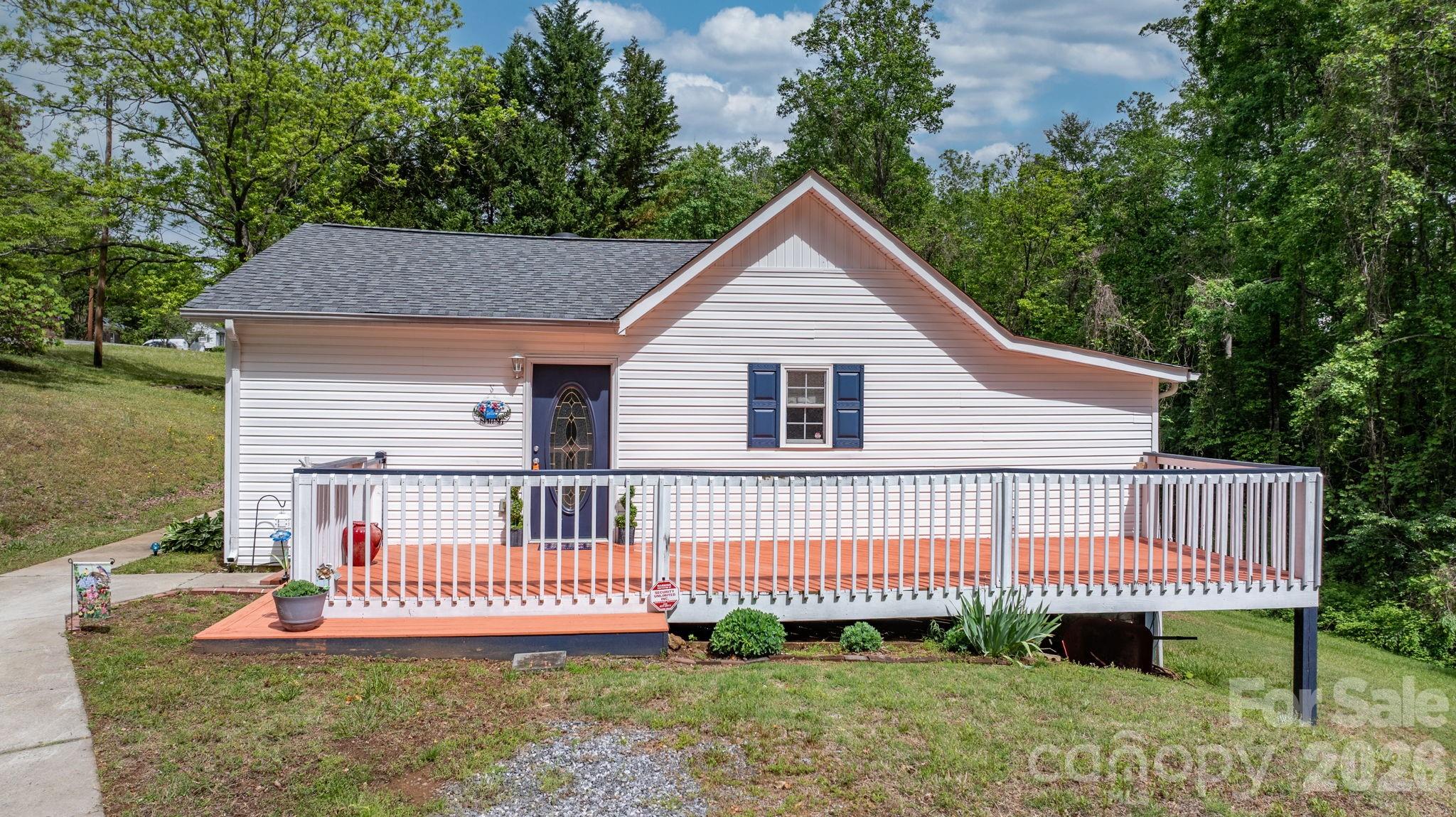 Single Family Residence at 625 Milton Avenue SW, Valdese, photo 21 of 25