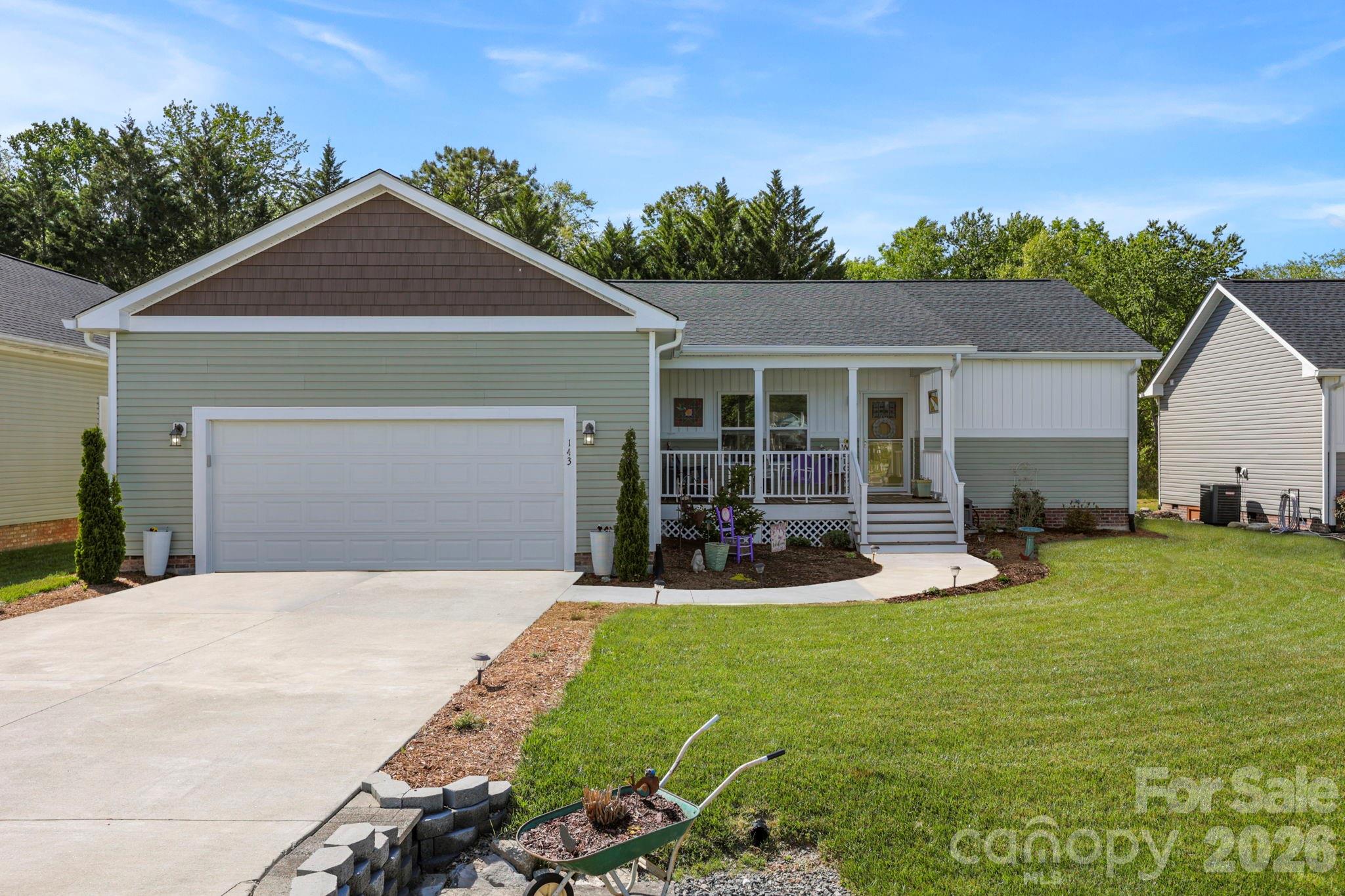 Single Family Residence at 143 Beechnut Drive, Hendersonville, photo 38 of 43