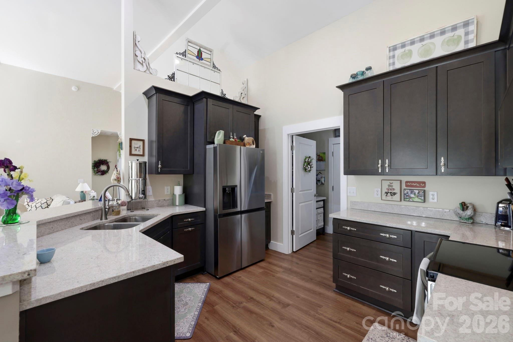 Single Family Residence at 143 Beechnut Drive, Hendersonville, photo 3 of 43