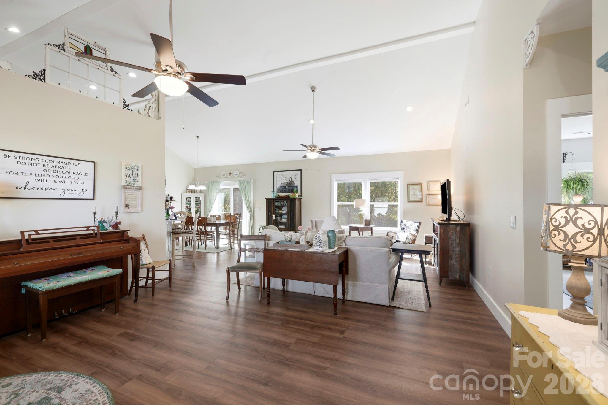 Single Family Residence at 143 Beechnut Drive, Hendersonville, photo 6 of 43