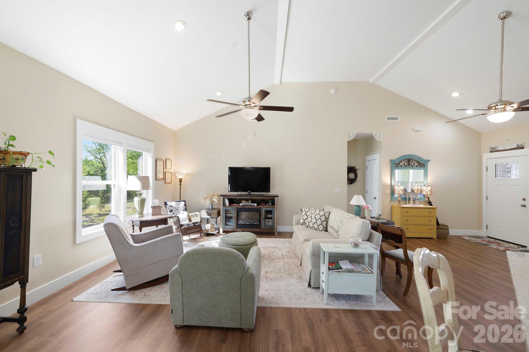 Single Family Residence at 143 Beechnut Drive, Hendersonville, photo 8 of 43