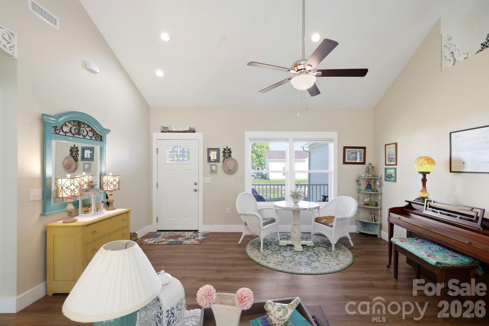 Single Family Residence at 143 Beechnut Drive, Hendersonville, photo 9 of 43