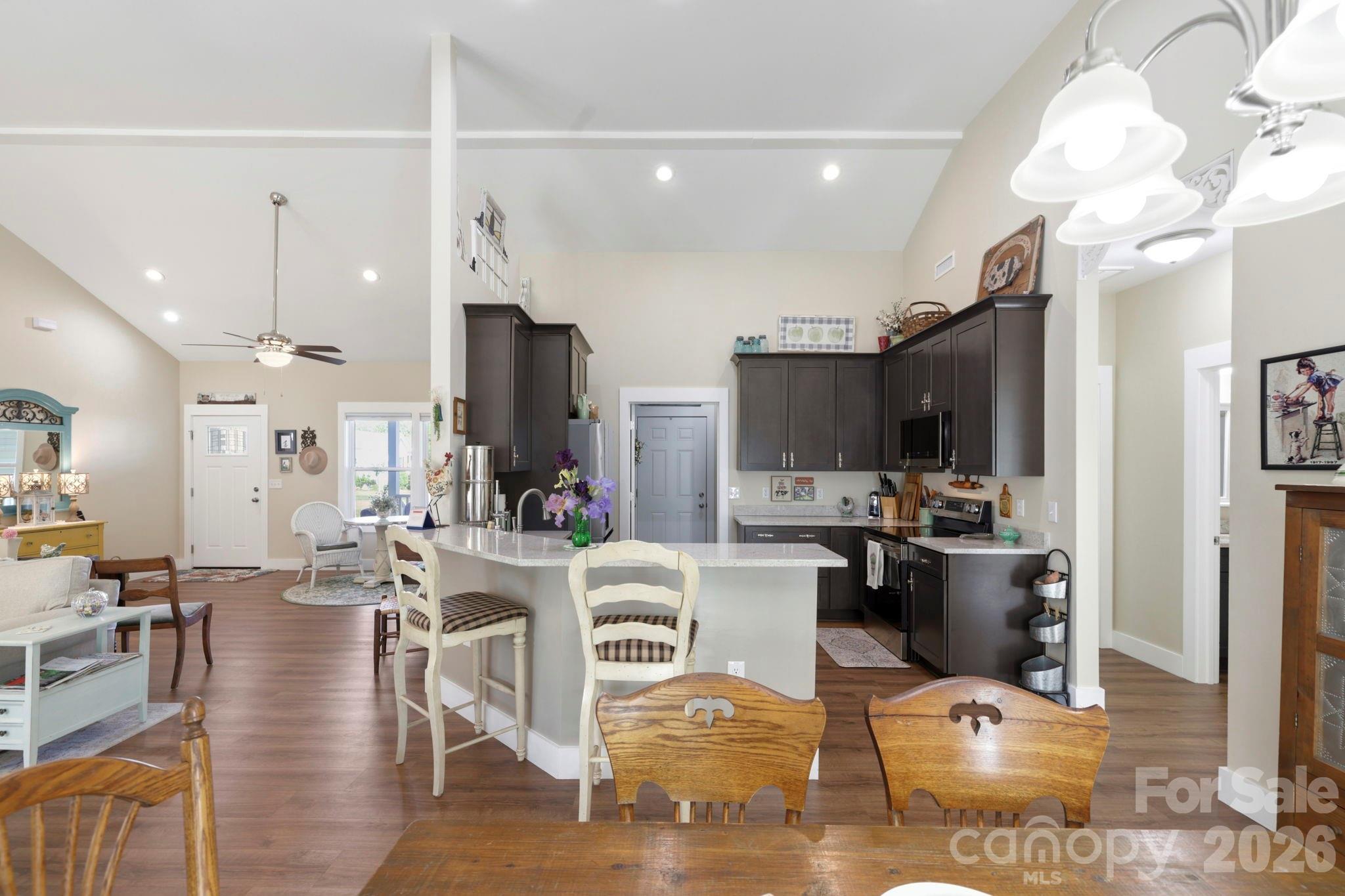 Single Family Residence at 143 Beechnut Drive, Hendersonville, photo 12 of 43
