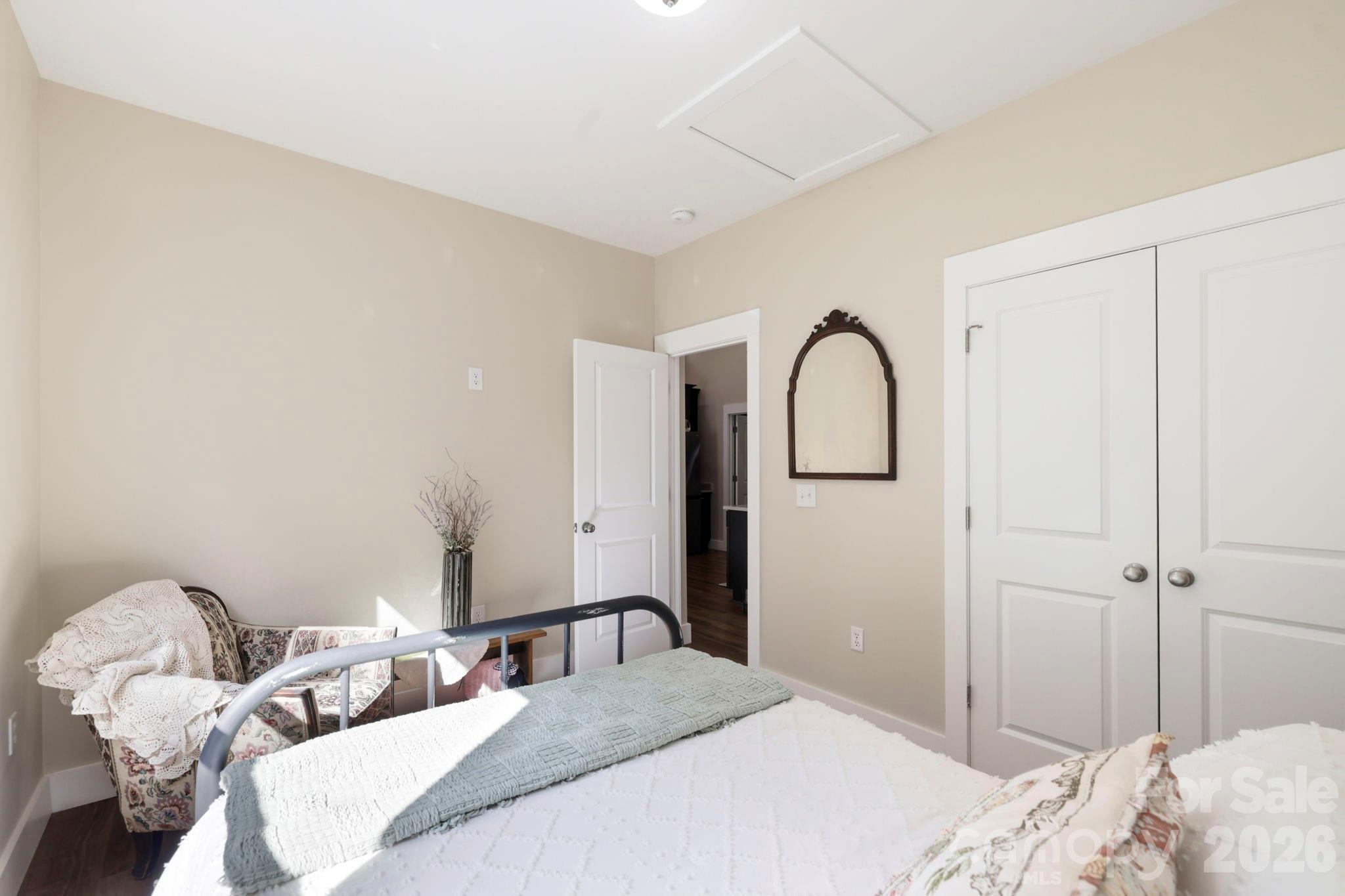 Single Family Residence at 143 Beechnut Drive, Hendersonville, photo 21 of 43