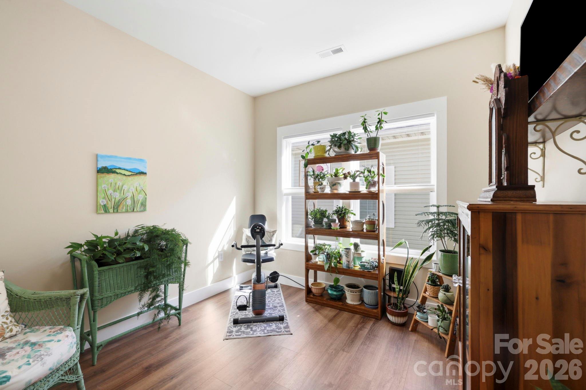 Single Family Residence at 143 Beechnut Drive, Hendersonville, photo 23 of 43