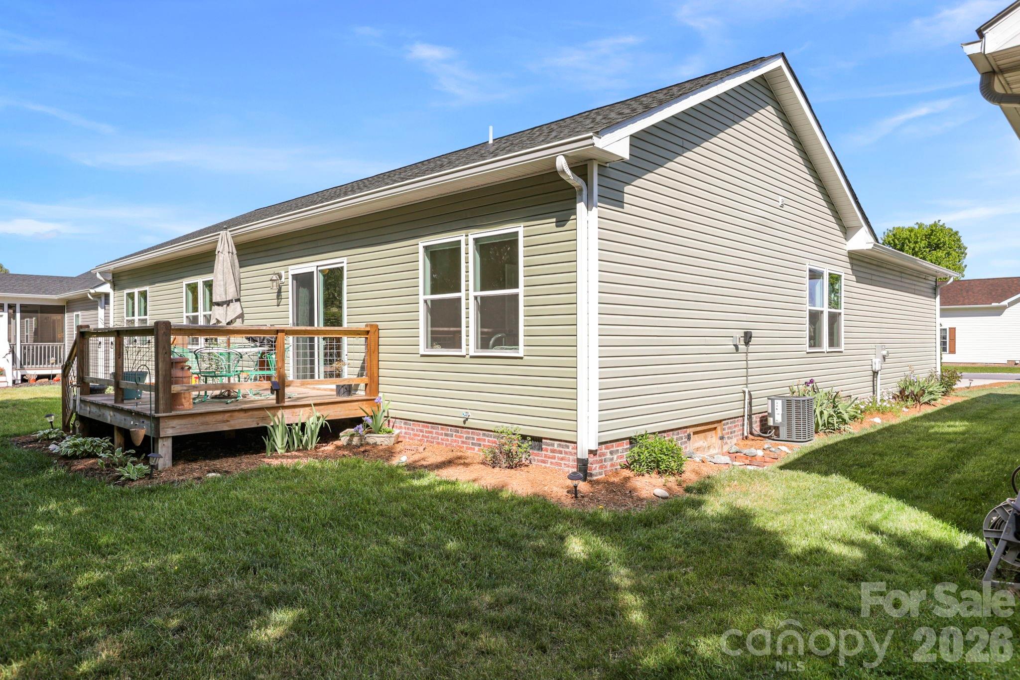 Single Family Residence at 143 Beechnut Drive, Hendersonville, photo 27 of 43