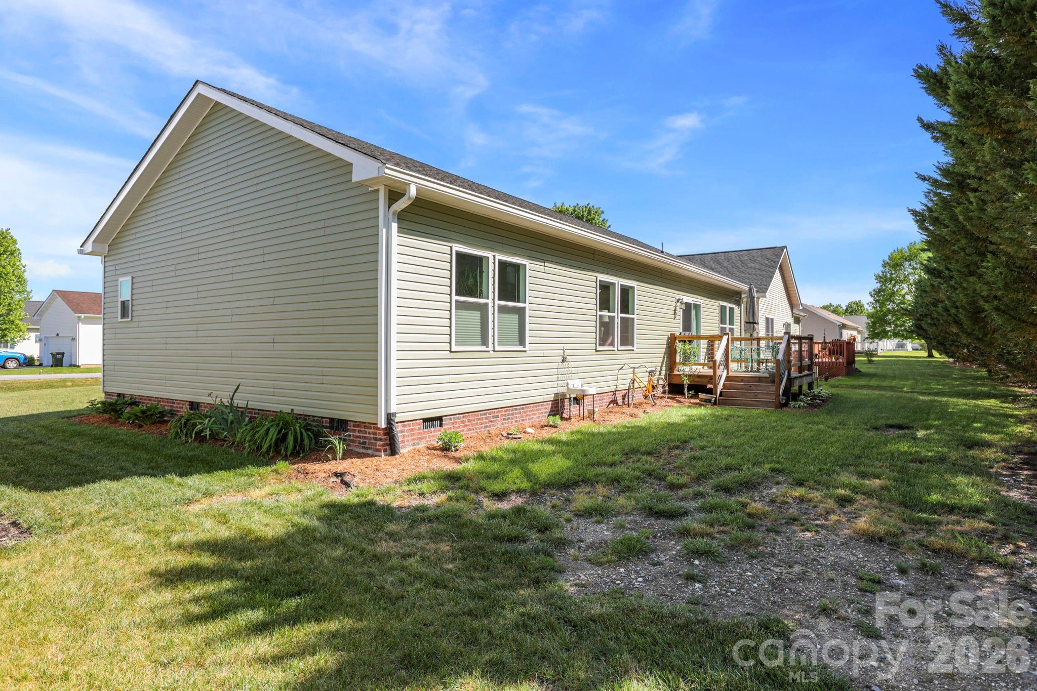 Single Family Residence at 143 Beechnut Drive, Hendersonville, photo 29 of 43