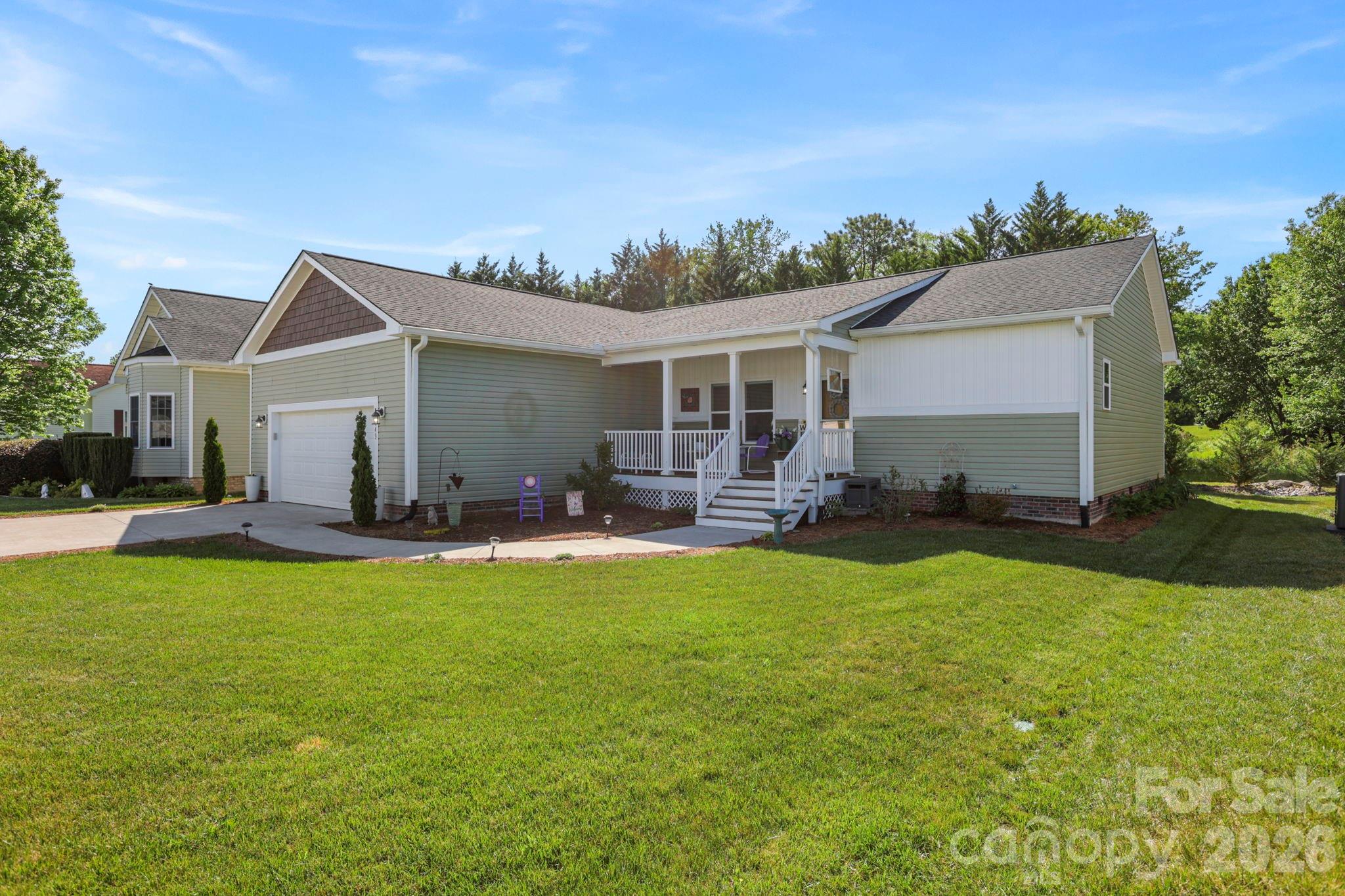 Single Family Residence at 143 Beechnut Drive, Hendersonville, photo 33 of 43