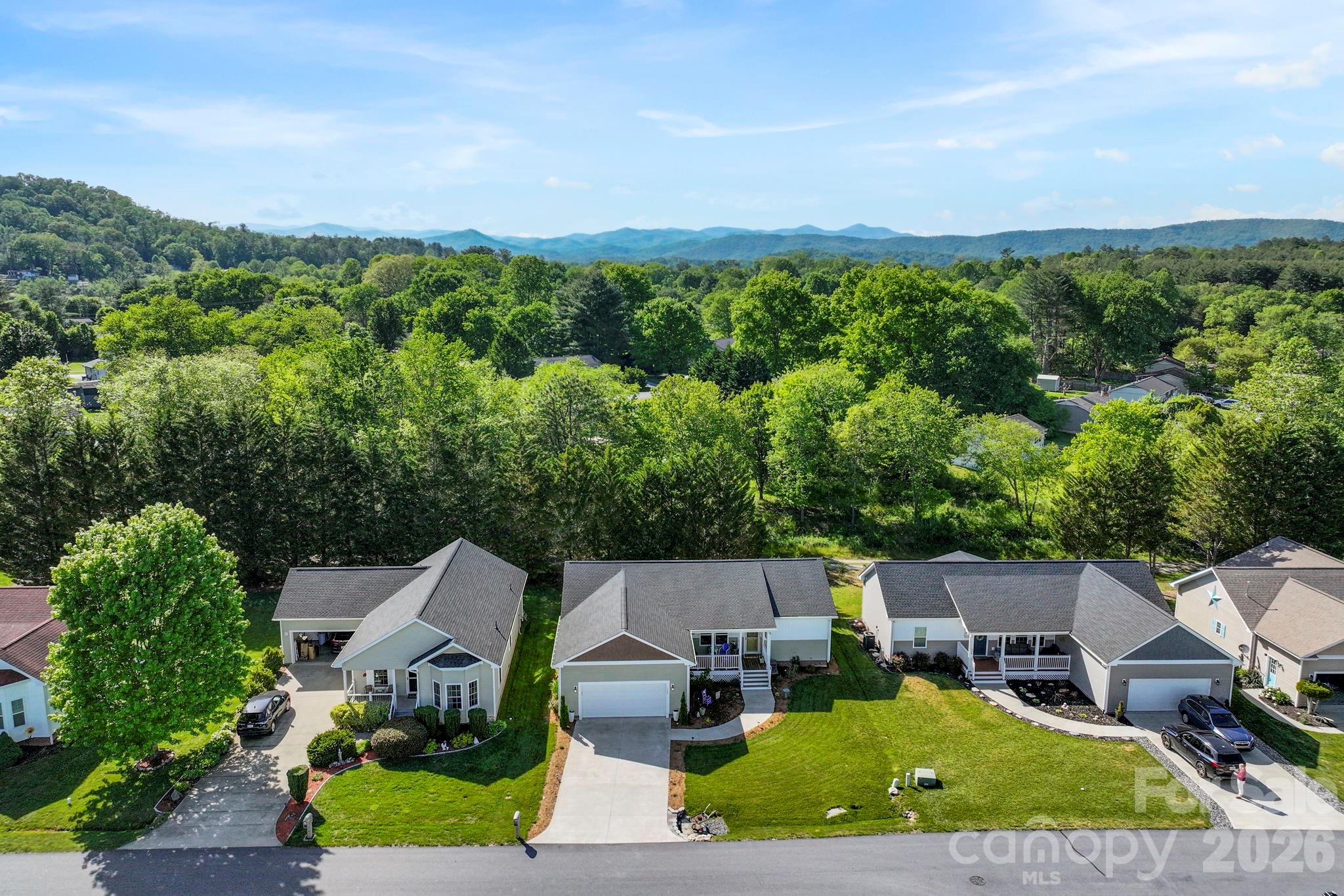Single Family Residence at 143 Beechnut Drive, Hendersonville, photo 35 of 43