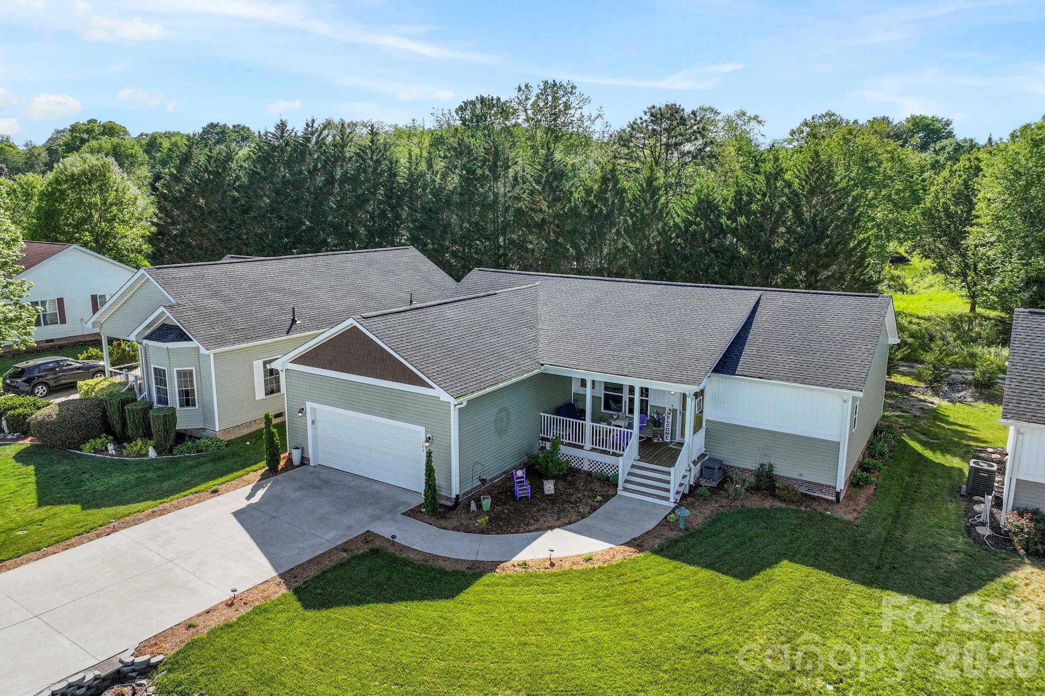 Single Family Residence at 143 Beechnut Drive, Hendersonville, photo 36 of 43