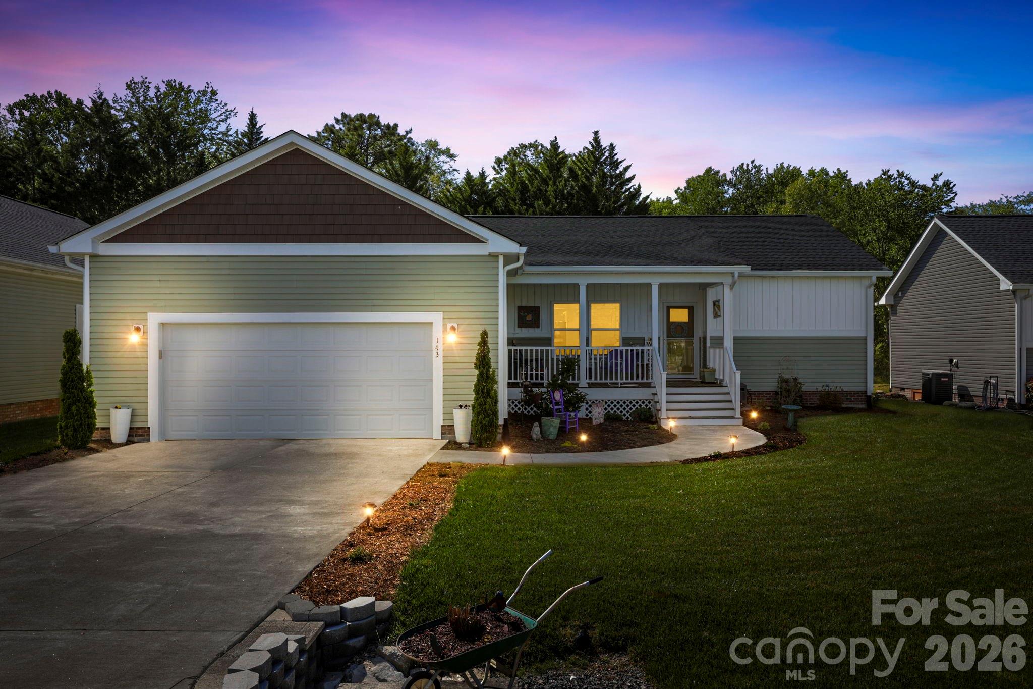 Single Family Residence at 143 Beechnut Drive, Hendersonville, photo 37 of 43