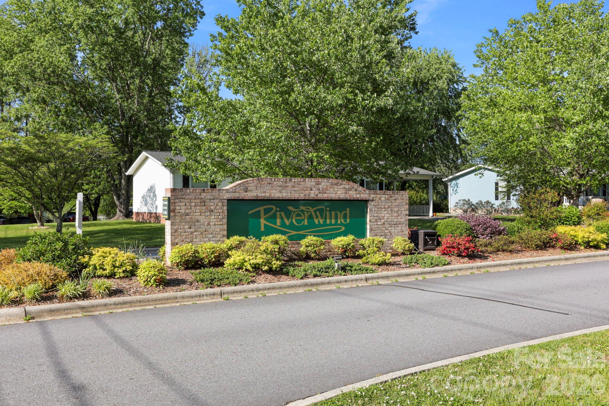 Single Family Residence at 143 Beechnut Drive, Hendersonville, photo 39 of 43
