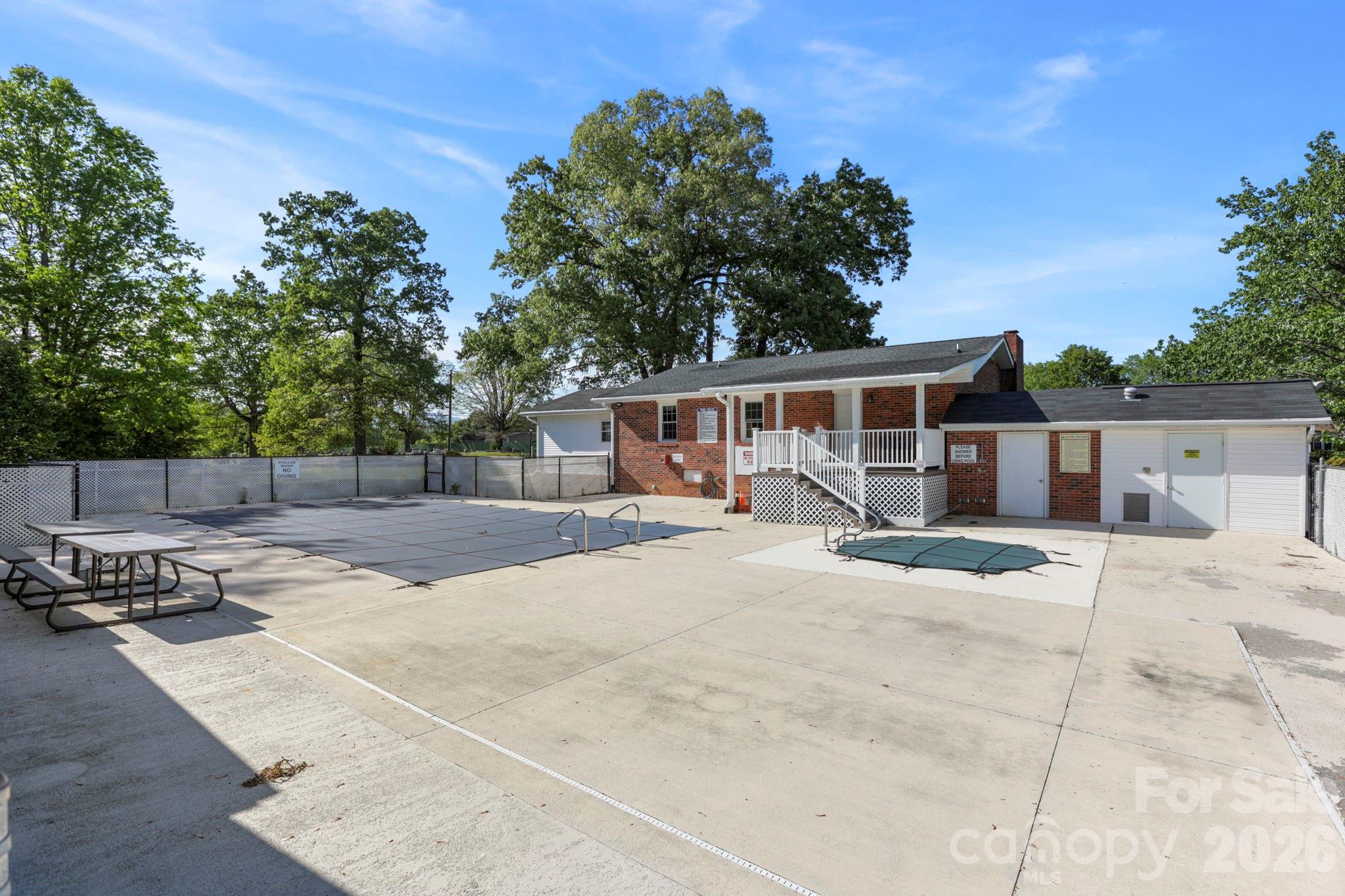 Single Family Residence at 143 Beechnut Drive, Hendersonville, photo 41 of 43