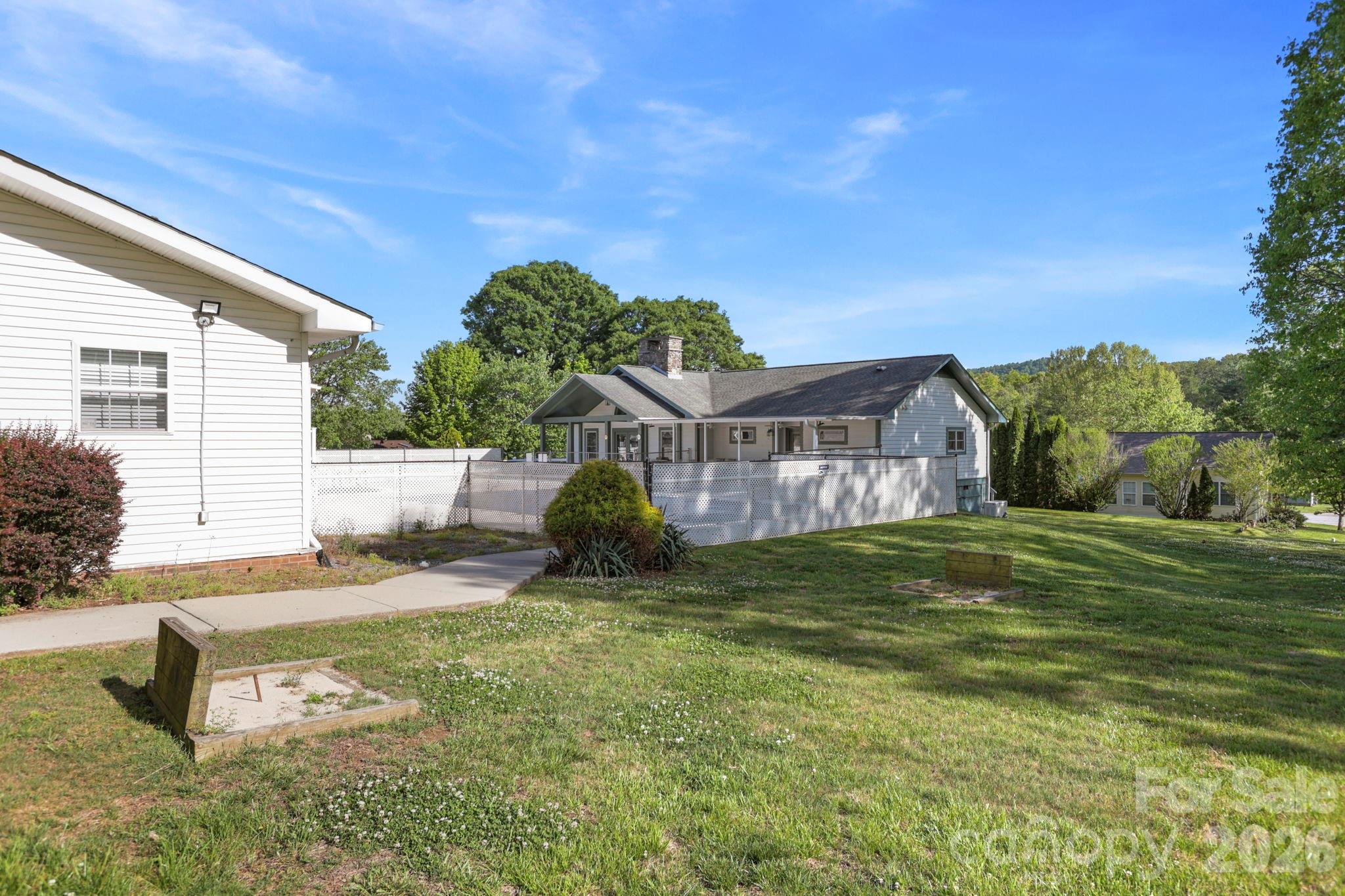 Single Family Residence at 143 Beechnut Drive, Hendersonville, photo 42 of 43