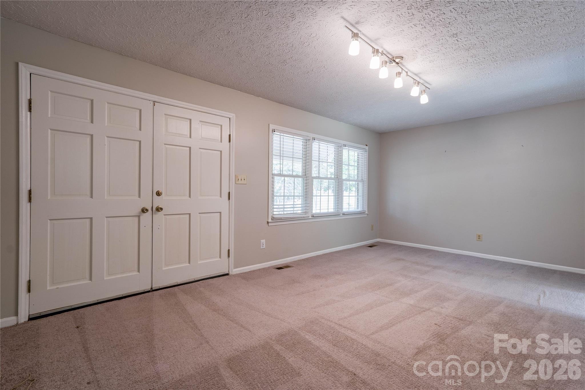 Living Room - 111 Harbor Point Drive, Cherryville