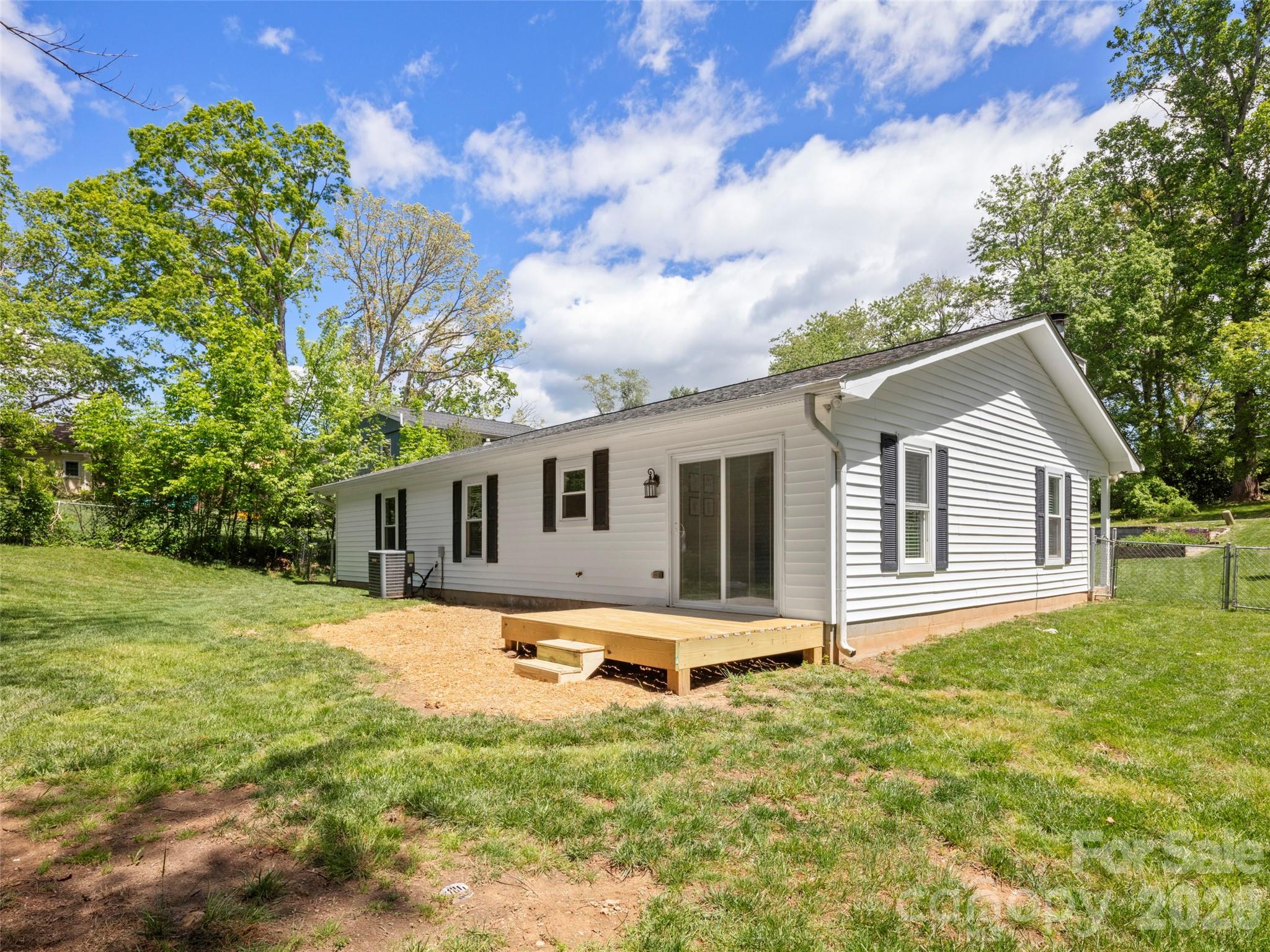 Single Family Residence at 224 Clover Drive, Fletcher, photo 16 of 18