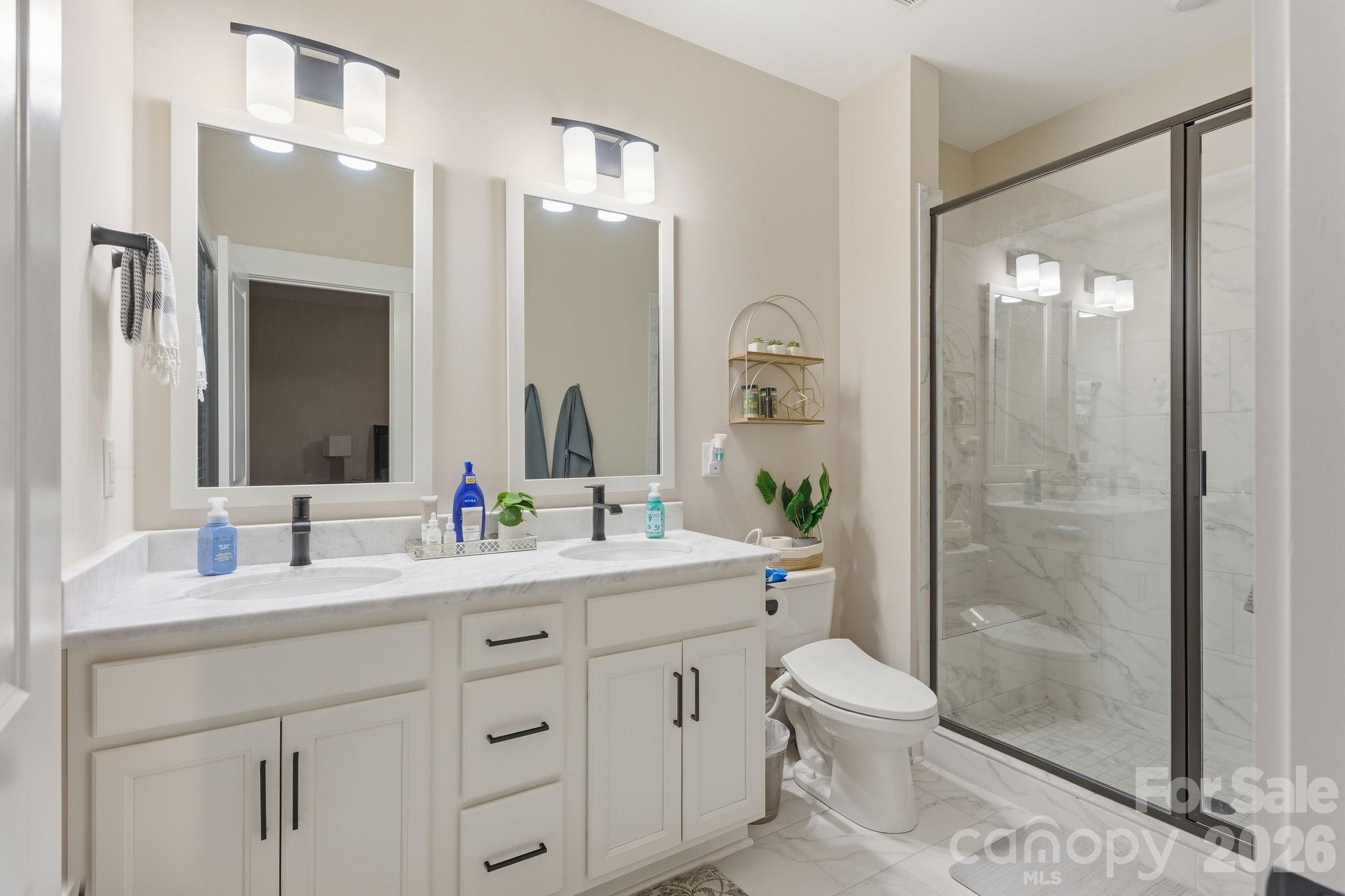 Well Appointed Primary Bath - 729 Veloway Drive, Rock Hill