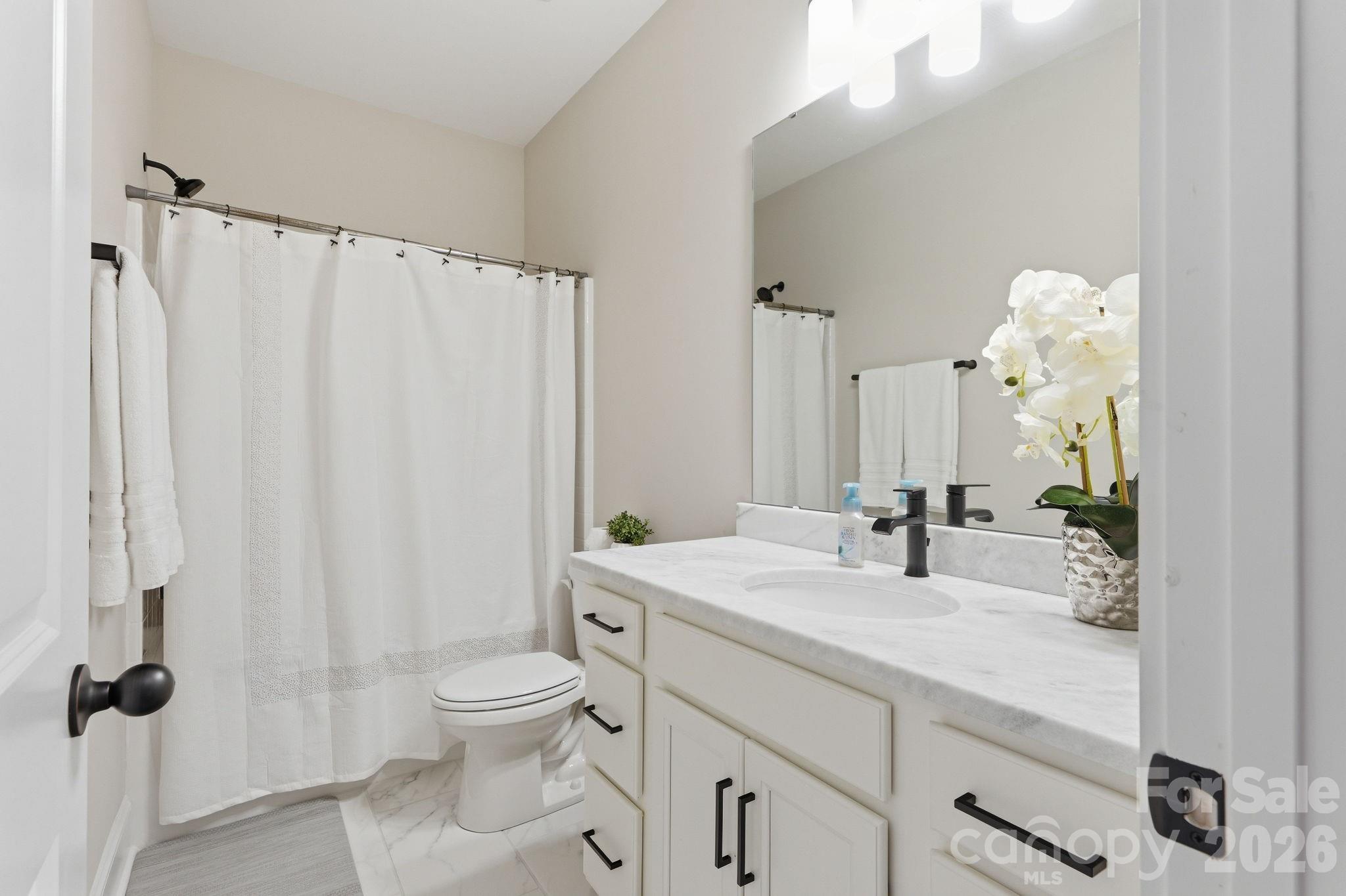 Second full upper bath - 729 Veloway Drive, Rock Hill