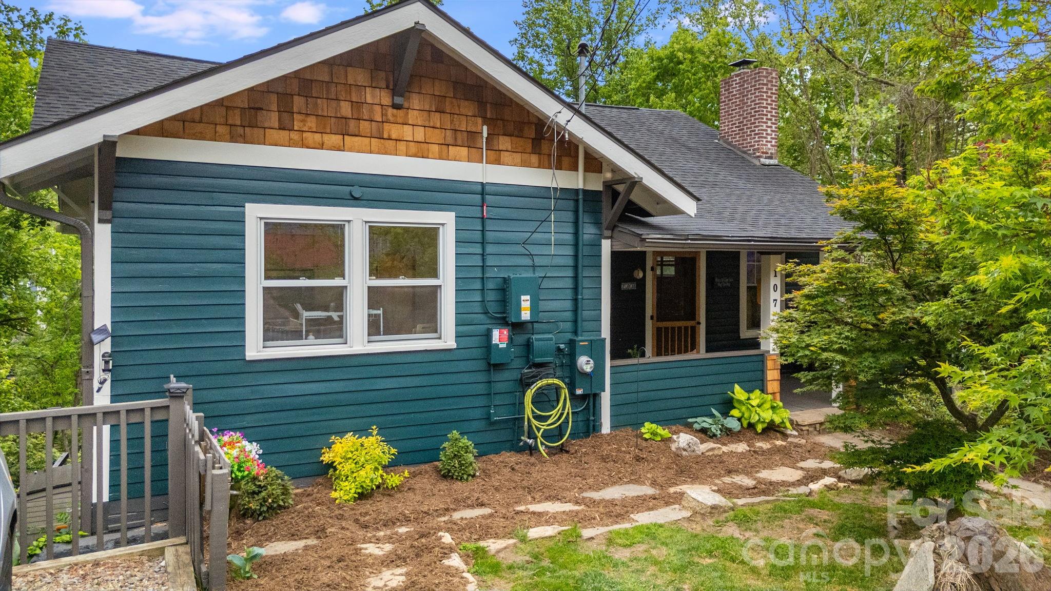 Single Family Residence at 107 Courtland Avenue, Asheville, photo 2 of 48
