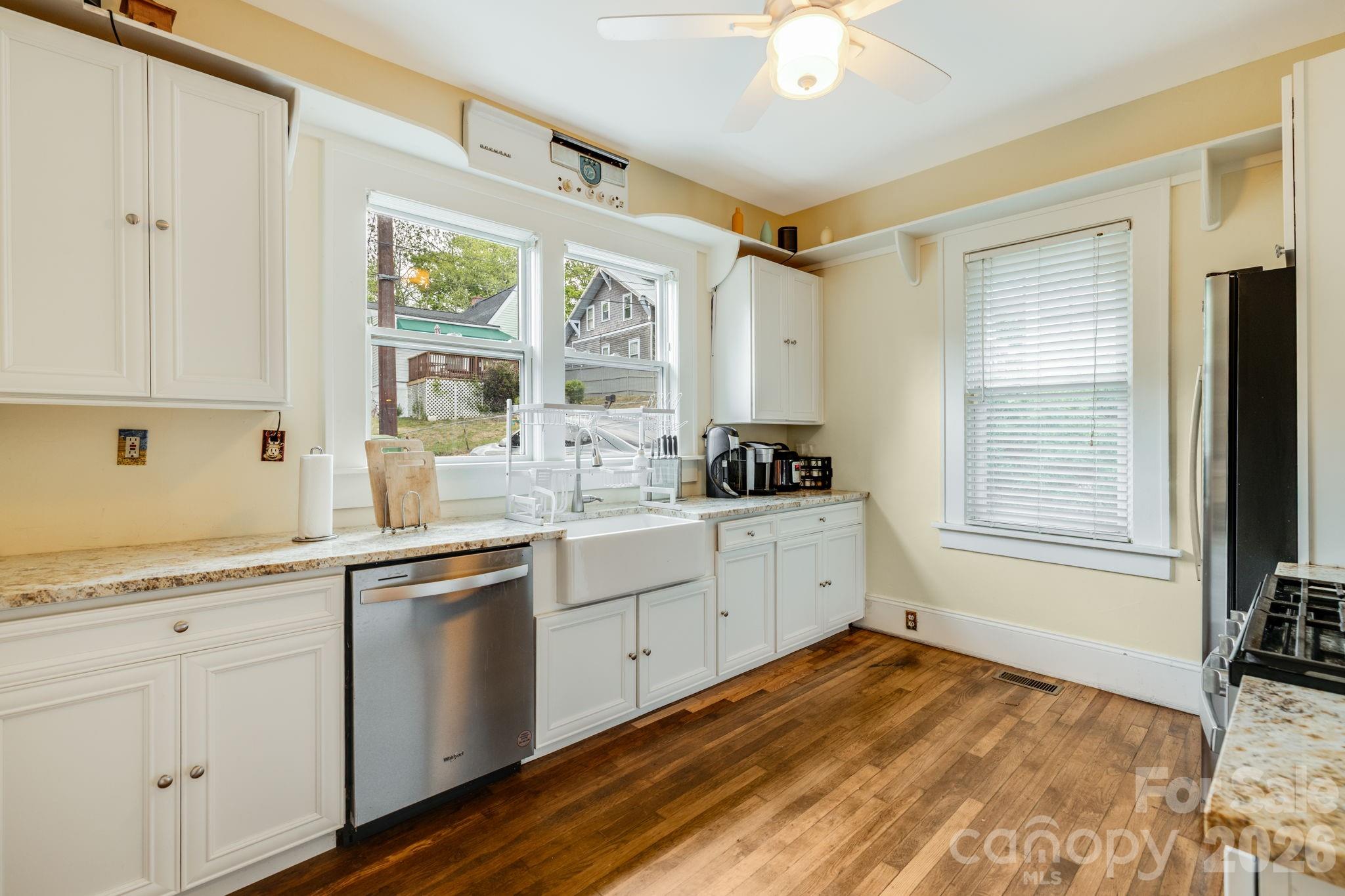 Main level kitchen - 107 Courtland Avenue, Asheville