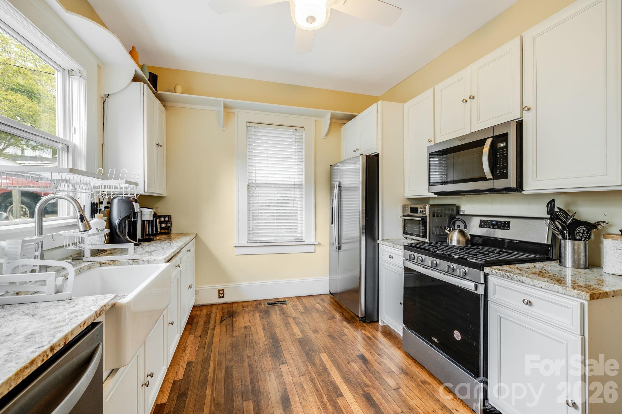 Main level kitchen - 107 Courtland Avenue, Asheville