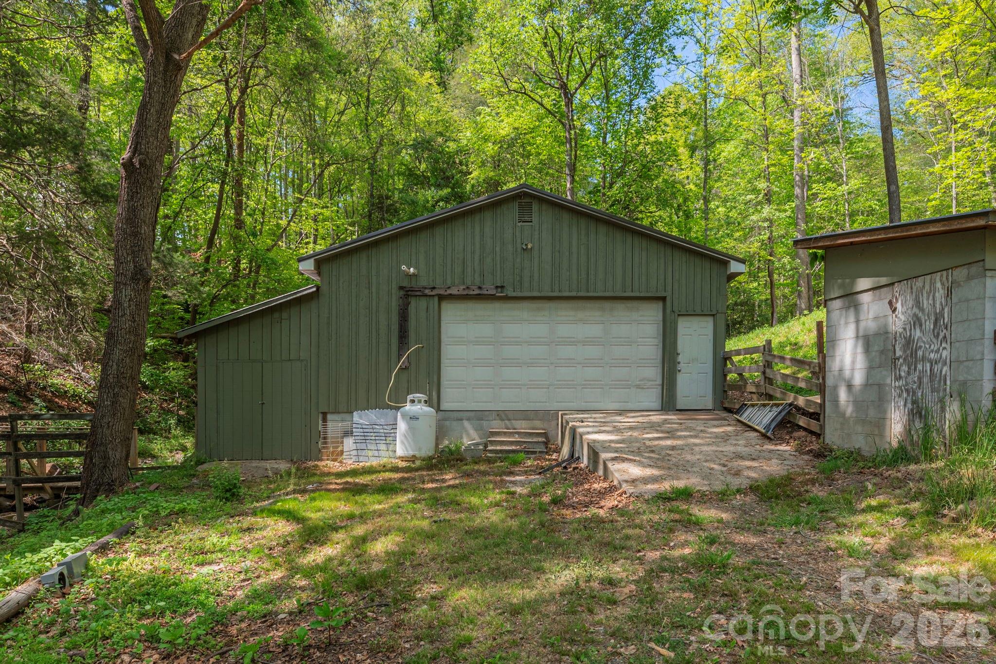 Single Family Residence at 155 Old Starnes Cove Road, Asheville, photo 6 of 39
