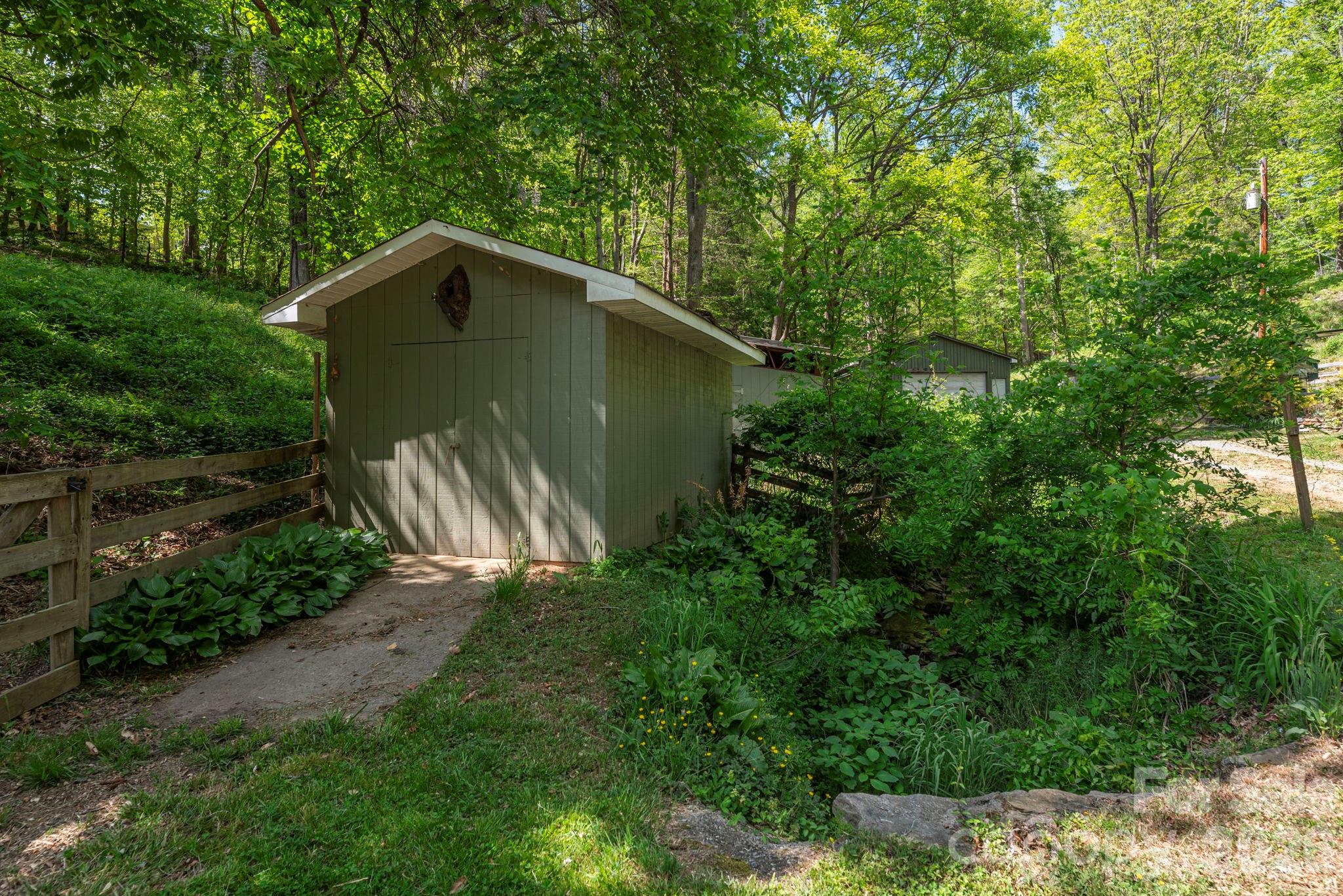Single Family Residence at 155 Old Starnes Cove Road, Asheville, photo 9 of 39