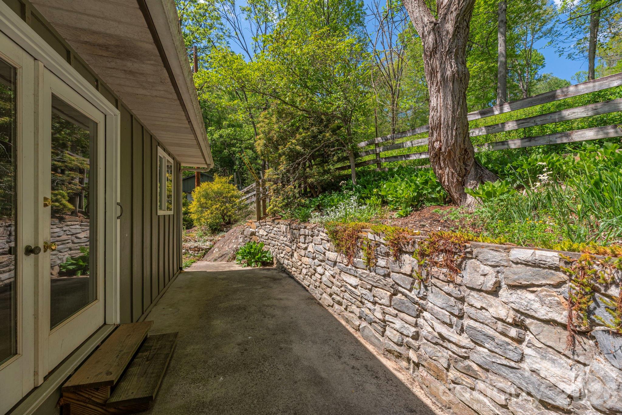 Single Family Residence at 155 Old Starnes Cove Road, Asheville, photo 13 of 39