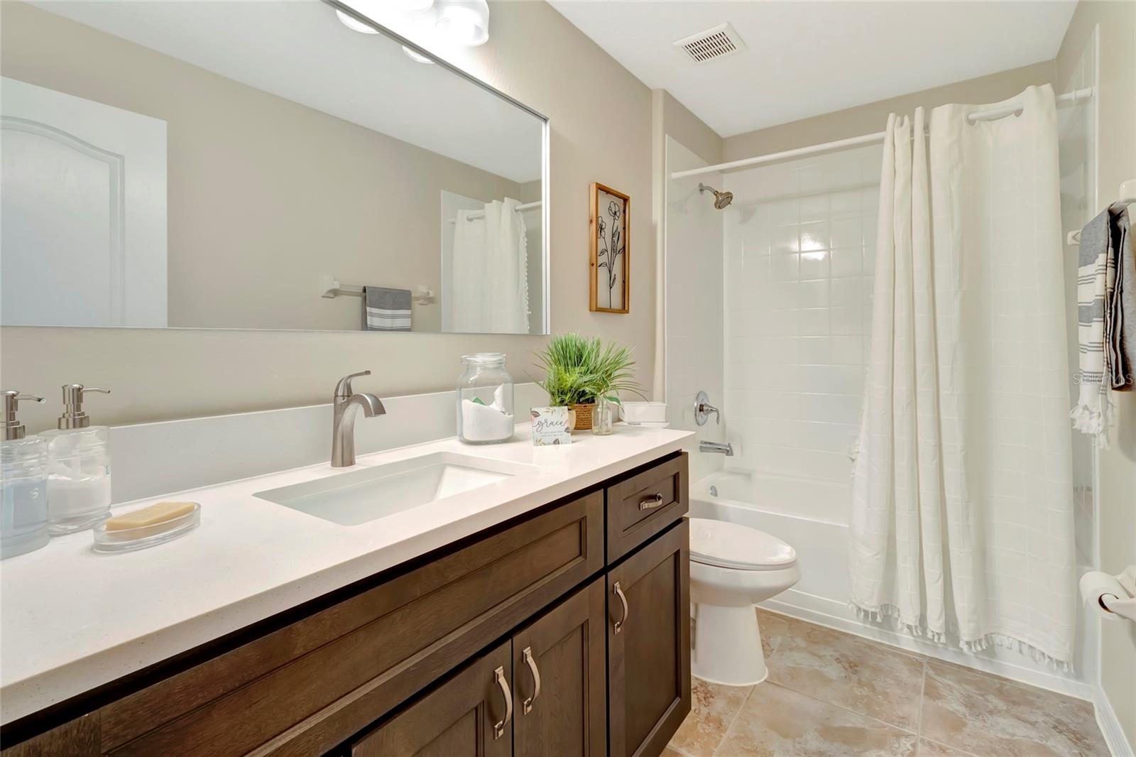 Bathroom Two with Tub/Shower - 1207 ALSTON BAY BLVD, APOPKA